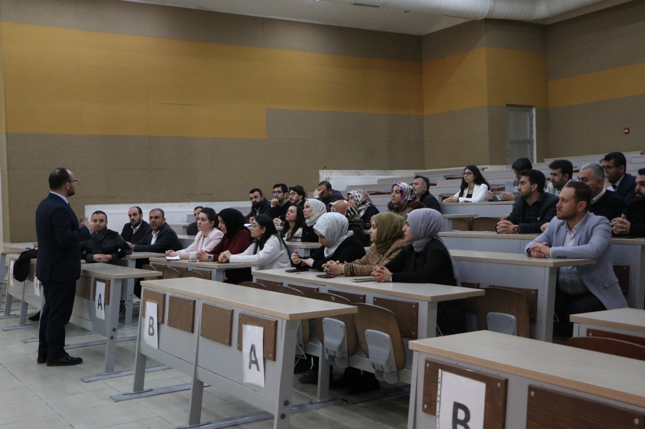 rektorumuz-saglik-hizmetleri-myo-akademik-kurul-toplantisina-katildi-6684