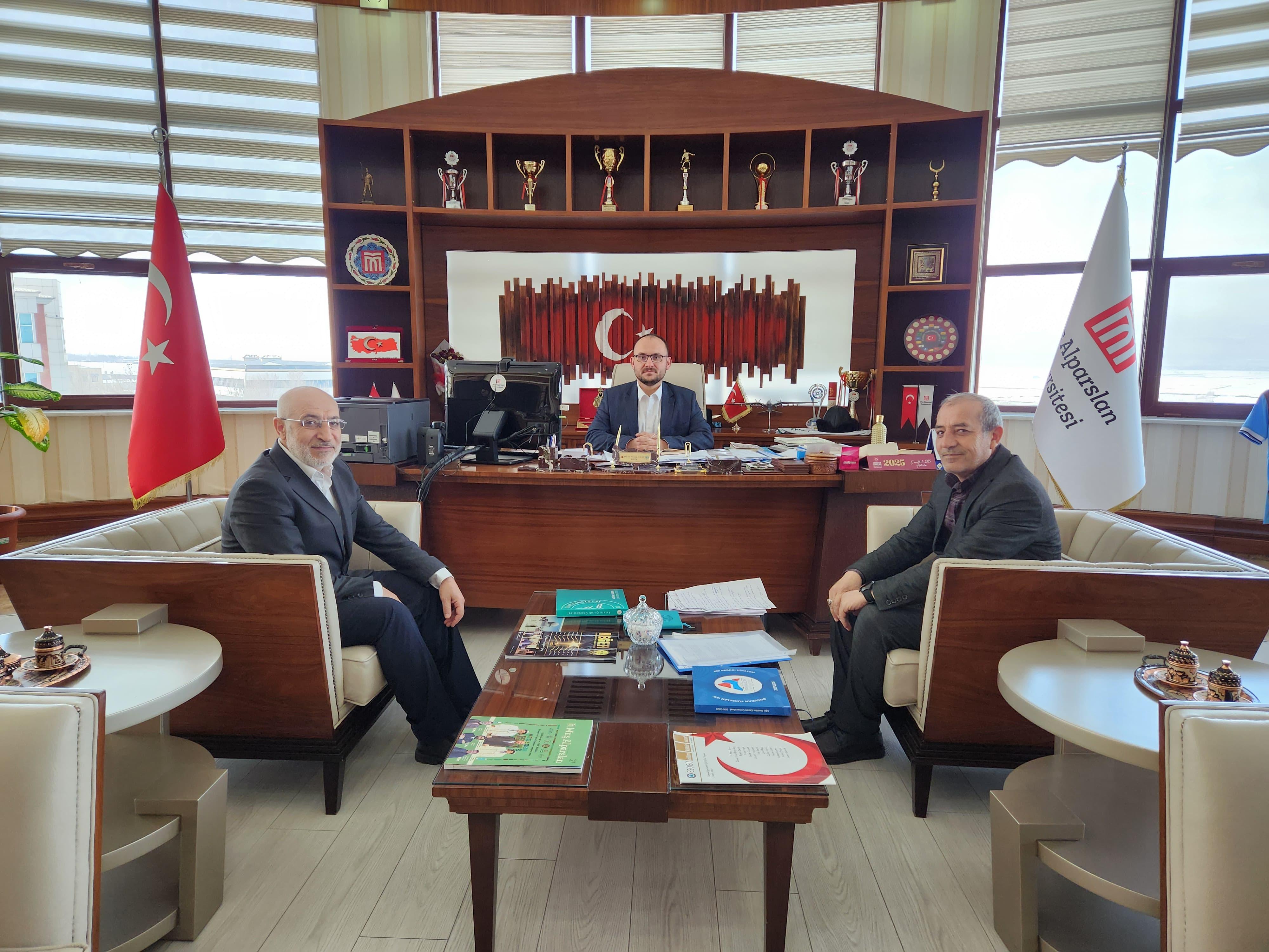 enerji-sen-mus-il-baskani-yasar-kok-ve-cihannuma-mus-il-temsilcisi-cahit-bulu-rektorumuzu-ziyaret-etti-6834