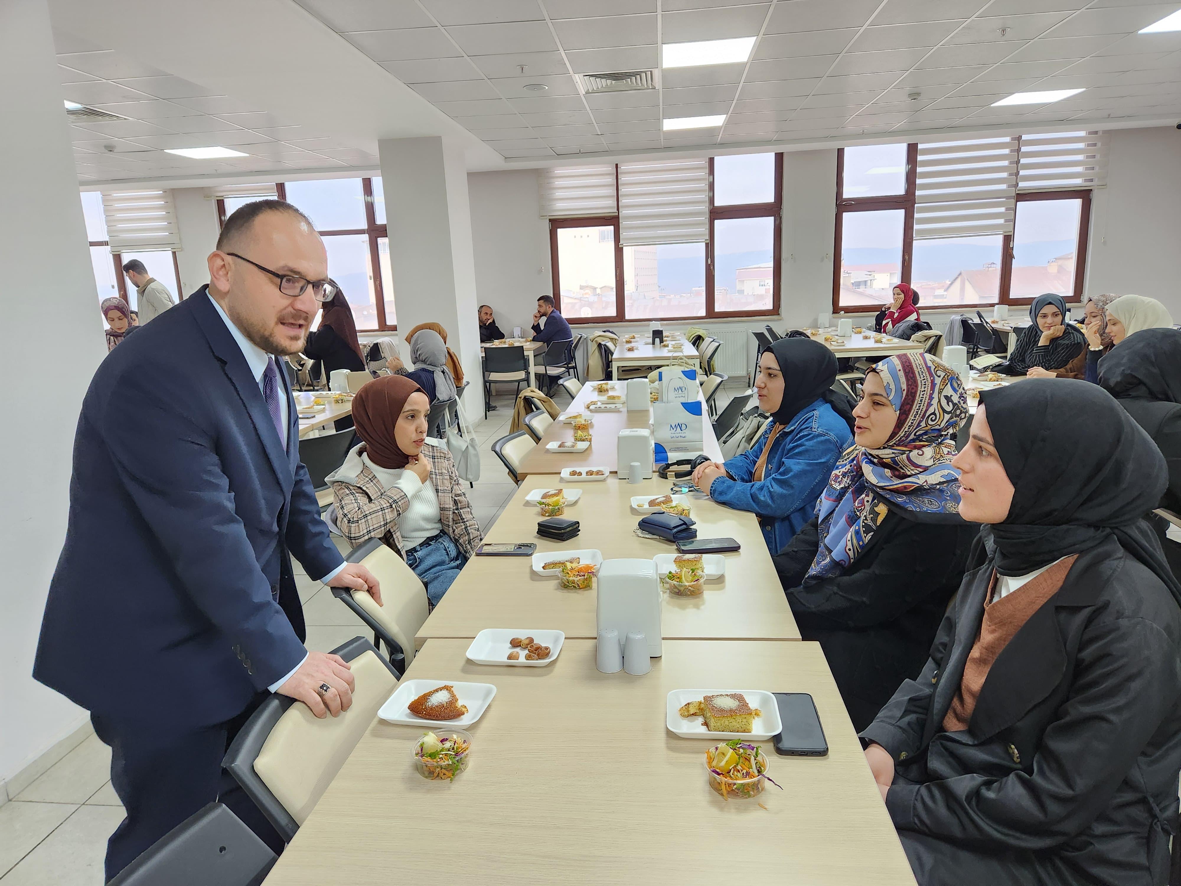 rektorumuz-islami-ilimler-fakultesi-iftar-programina-katildi-6868