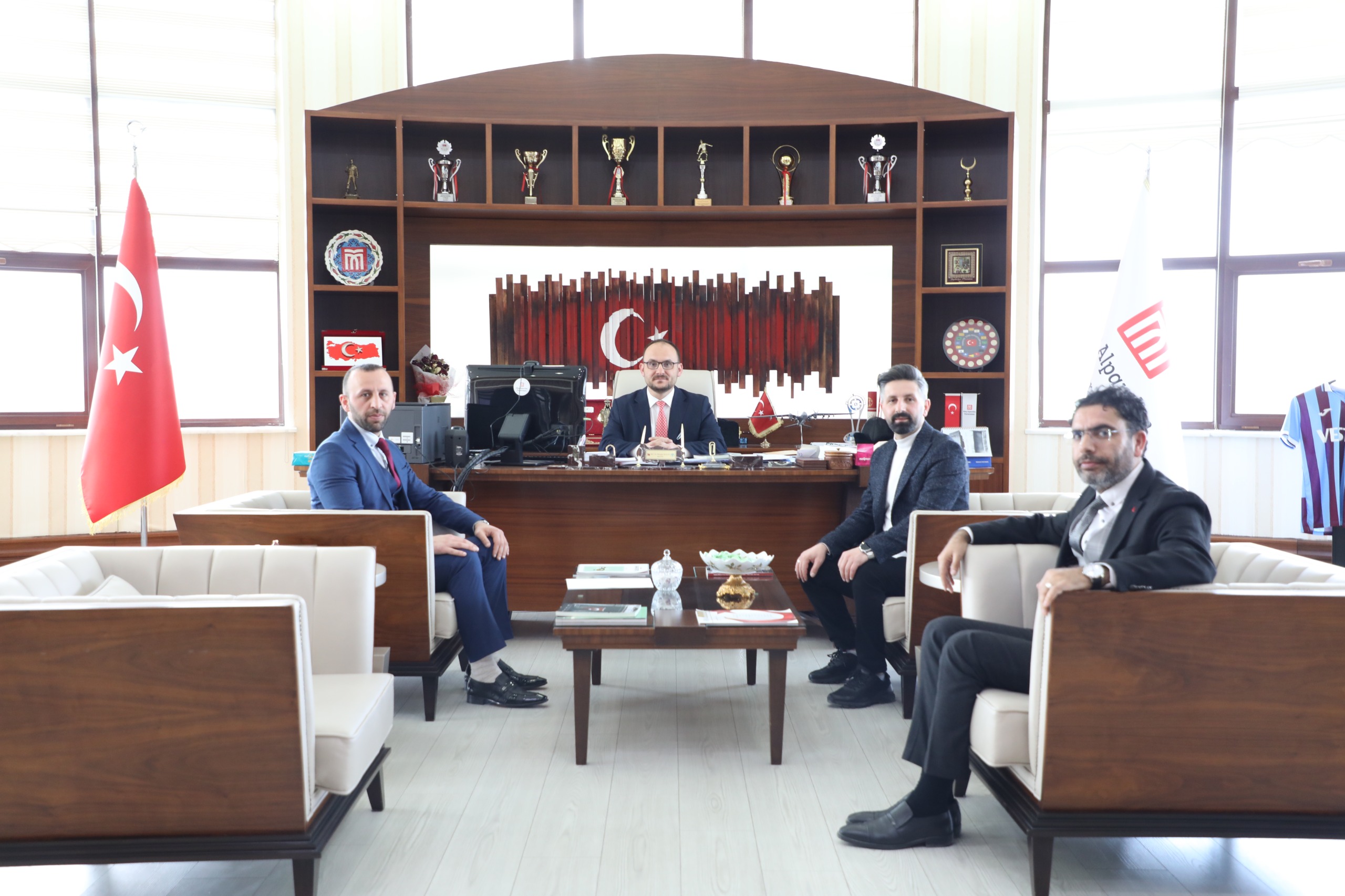 yoresel-cocuk-oyunlari-projesi-rektorumuze-tanitildi-6977