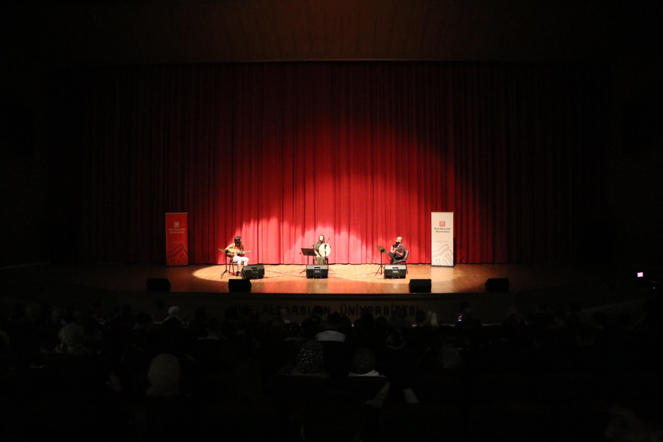 dunya-barisi-ve-filistin-icin-birlikteyiz-muzik-dinletisi-gerceklestirildi-6980