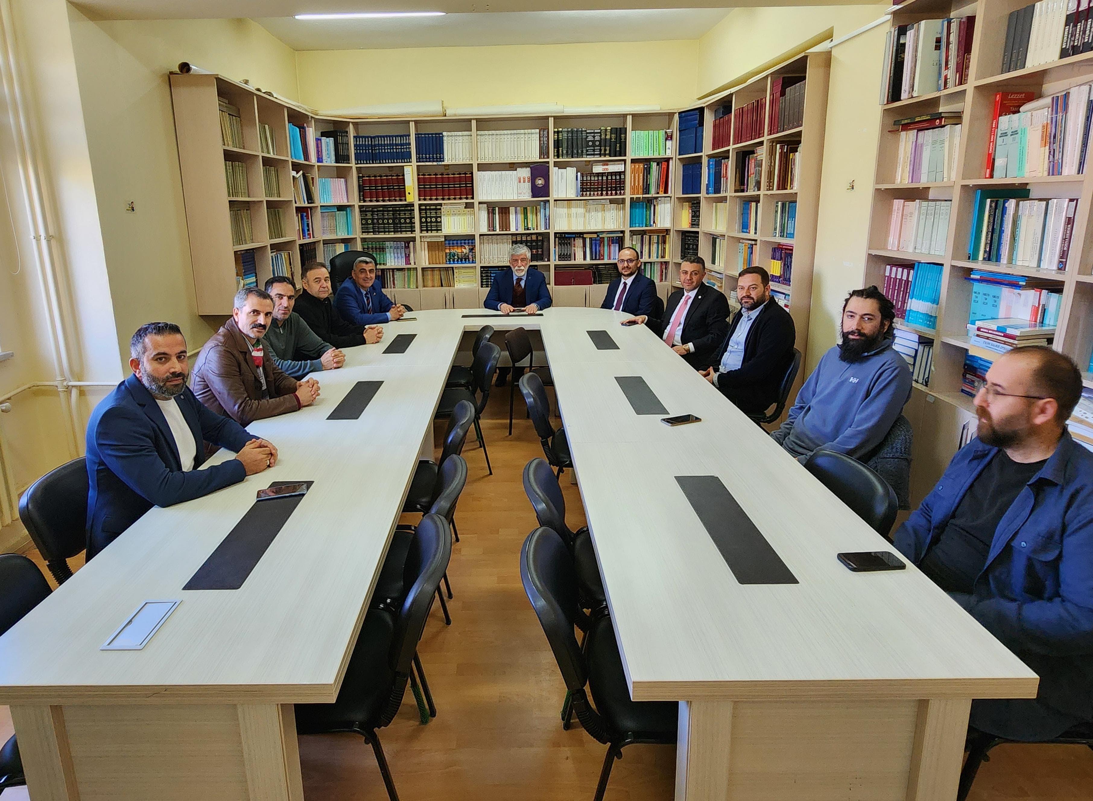 rektorumuz-vanda-tarihcilerle-bulustu-7010