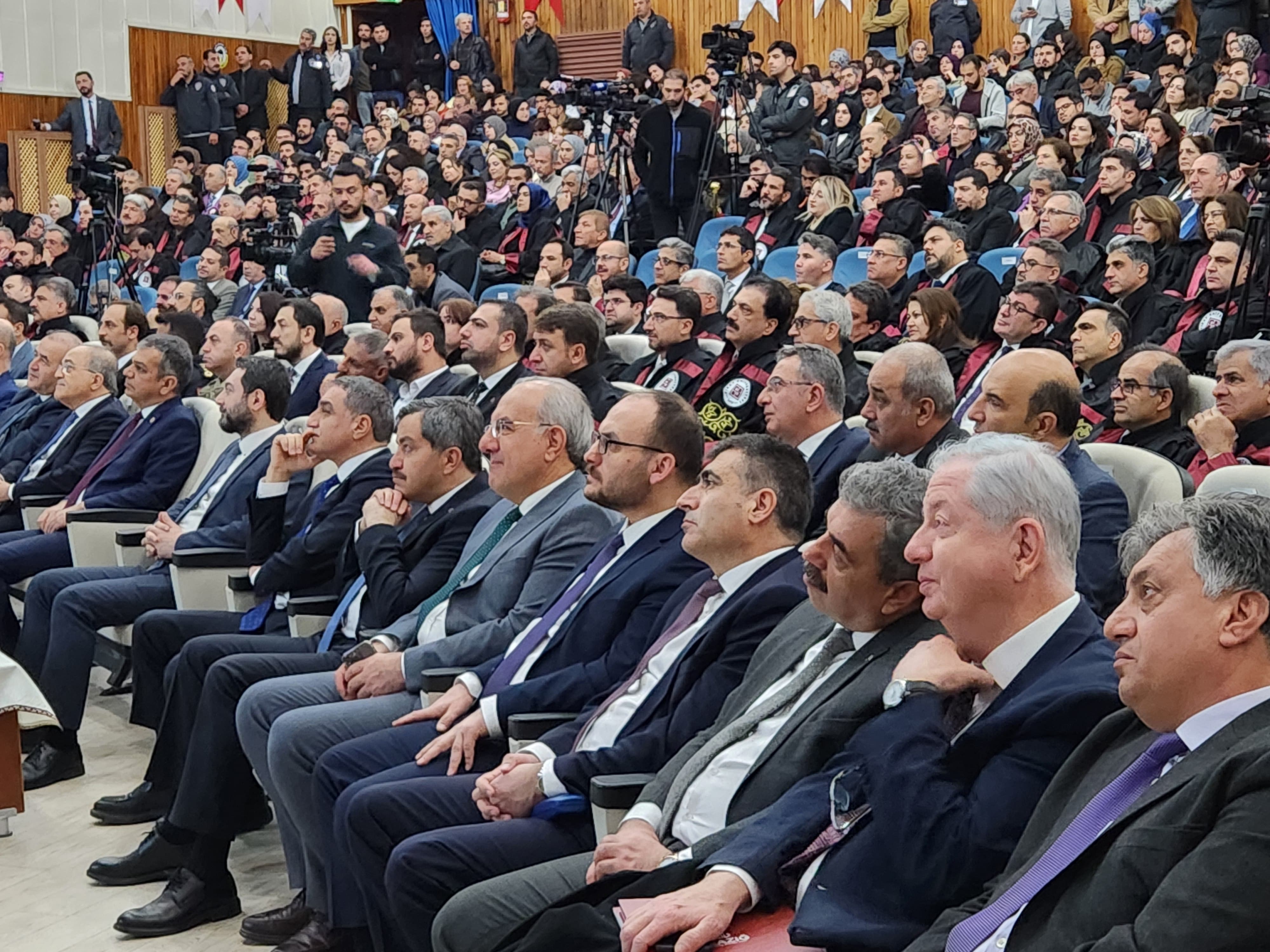 rektorumuz-prof-dr-mustafa-alican-firat-universitesinin-50-yil-kutlama-programina-katildi-7040