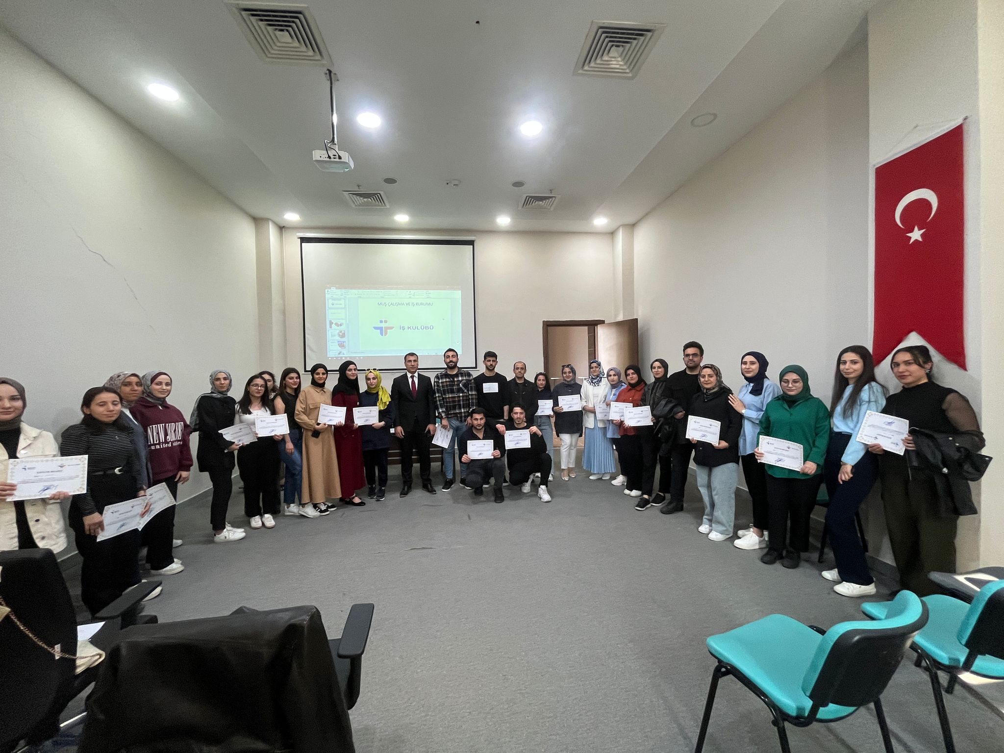 kargem-ve-iskur-is-birliginde-turkce-ogretmenligi-ogrencilerine-is-kulubu-egitimi-verildi-7115