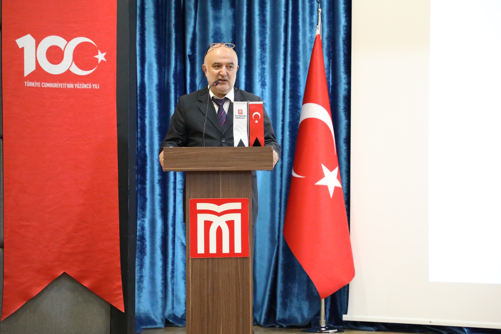 universitemizde-zamana-yenik-dusen-nadir-eserler-konferansi-gerceklestirildi-7131