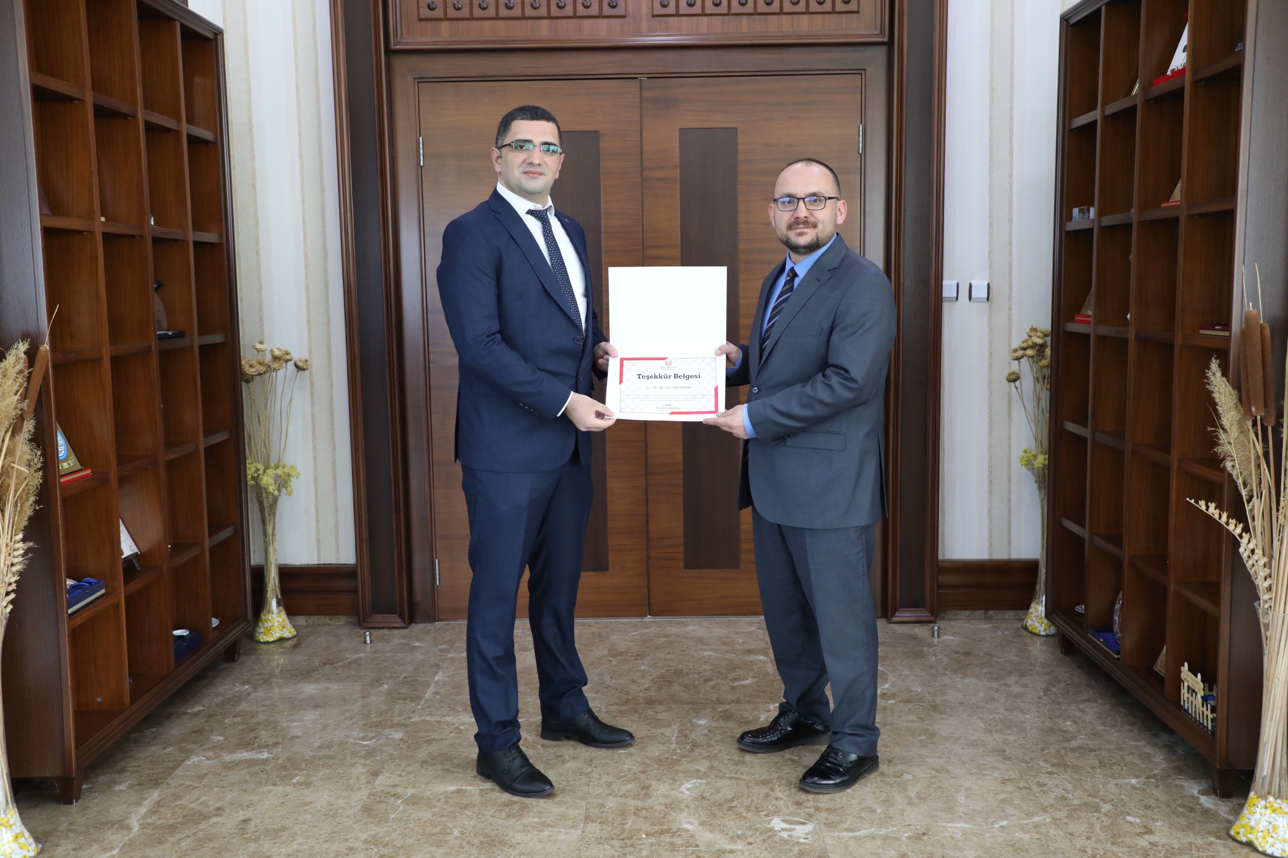 merkezi-arastirma-laboratuvarlarina-katkilarindan-dolayi-ogr-gor-ilhan-kucuke-tesekkur-belgesi-7340