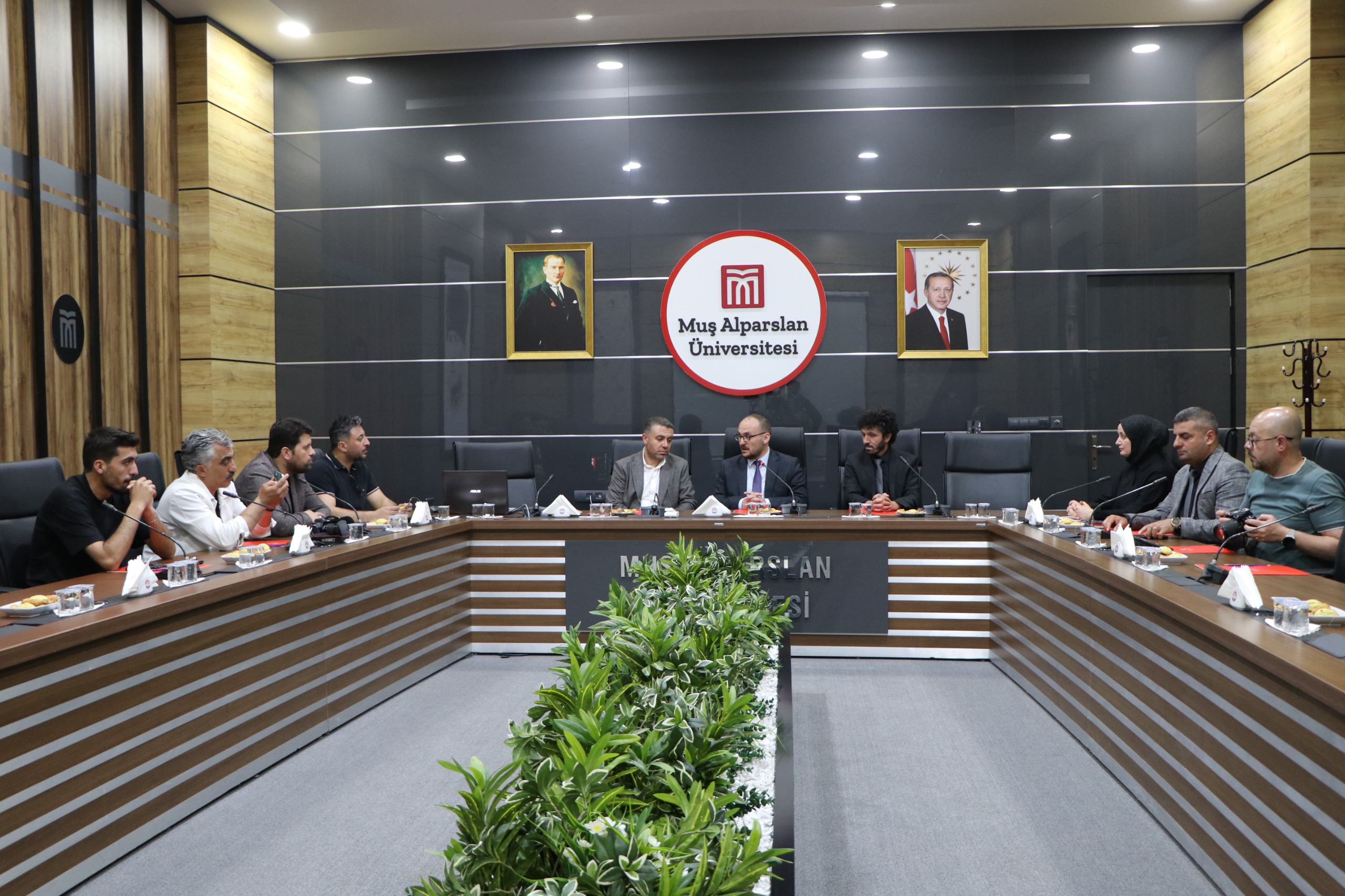 tarihi-malazgirt-kenti-kazisi-ile-ilgili-basin-toplantisi-duzenlendi-7377