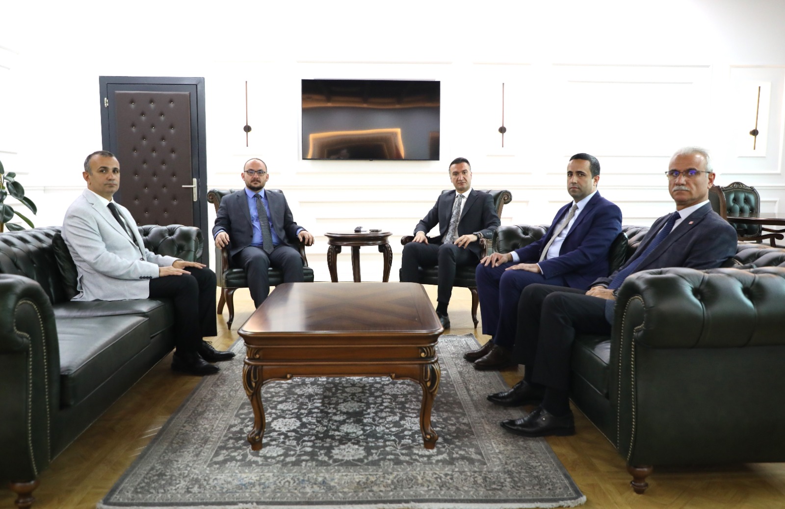 rektorumuz-prof-dr-mustafa-alicandan-varto-kaymakami-musa-ayyildiza-ziyaret-7430