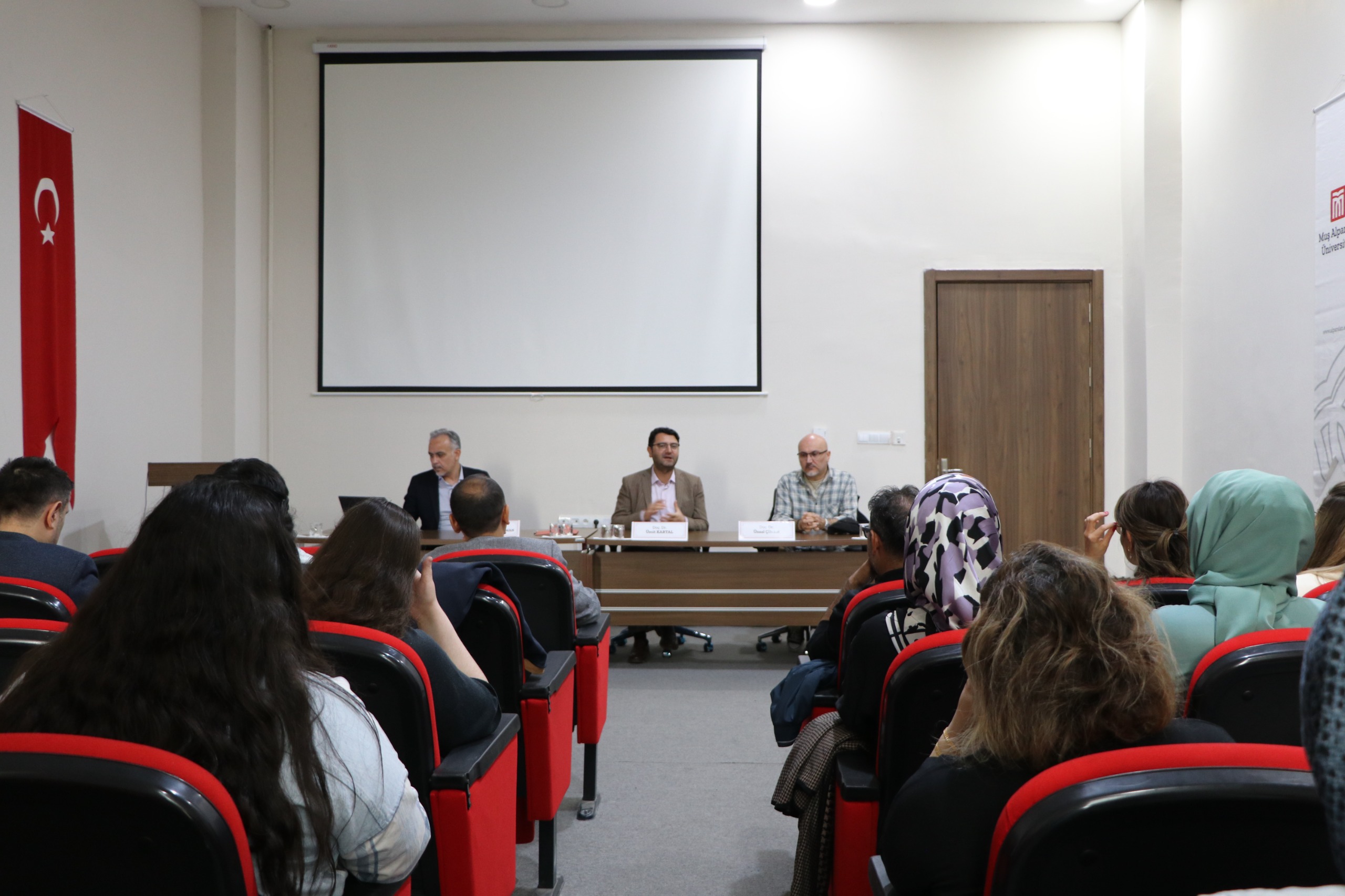 bilimsel-devrim-kolokyumu-gerceklestirildi-7461