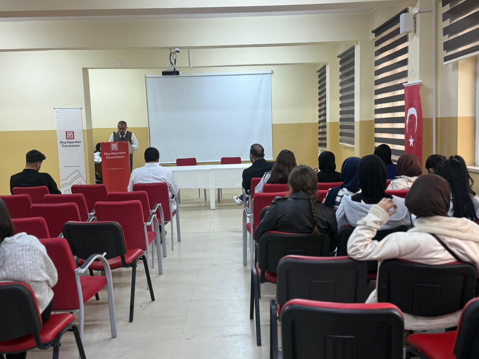 bazen-bir-adimla-baslar-asirlik-yolculuklar-semineri-gerceklesti-7464