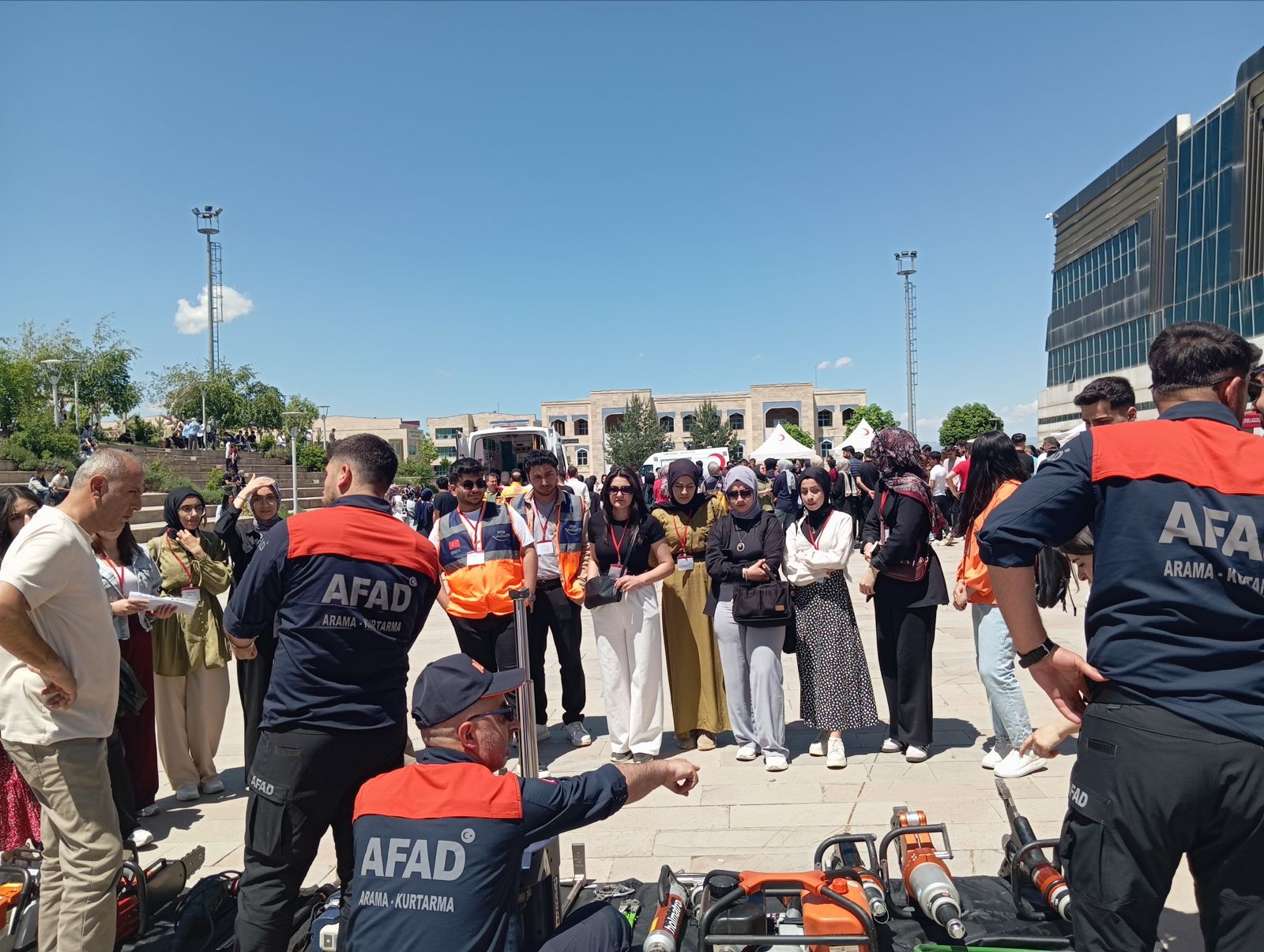 afetlerde-lider-gencler-projesi-kapsaminda-egitim-programlari-gerceklestirildi-7558