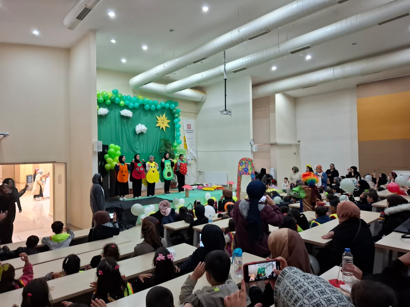 cocuk-gelisimi-programindan-3-materyal-sergisi-ve-etkilesimli-oyun-atolyesi-etkinligi-7560