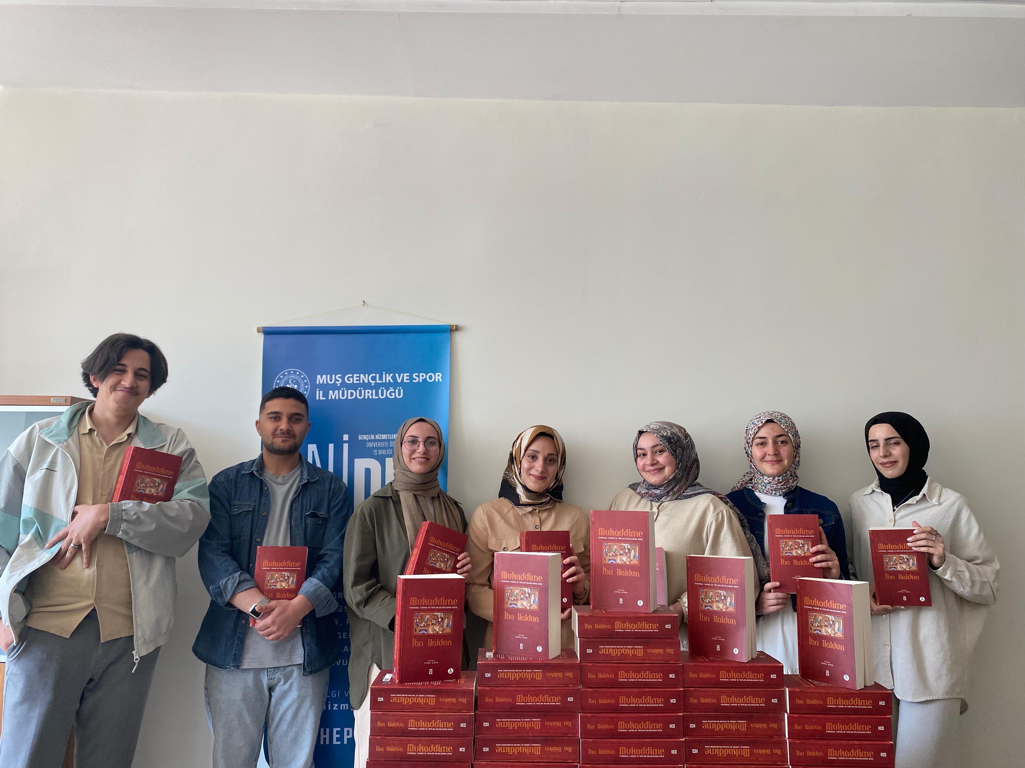 ibn-haldunun-mukaddime-eseri-ogrencilere-hediye-edildi-7562