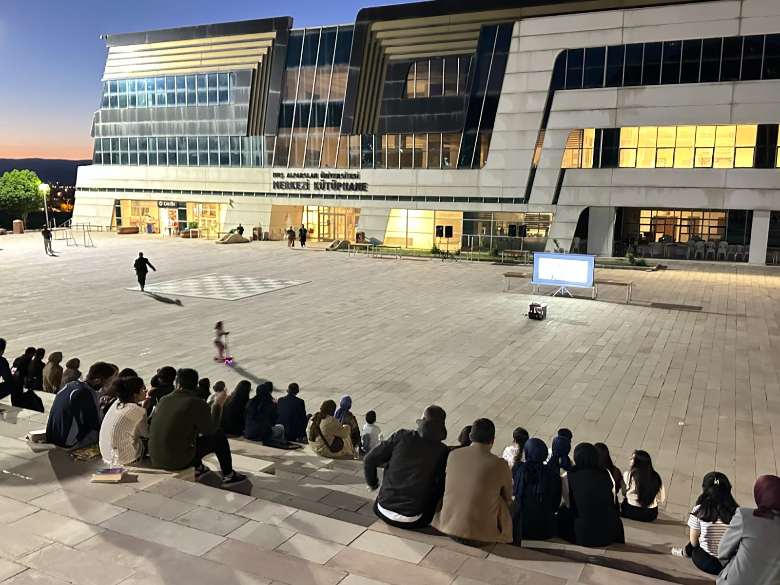 genclik-haftasinda-anlamli-bir-etkinlik-7571