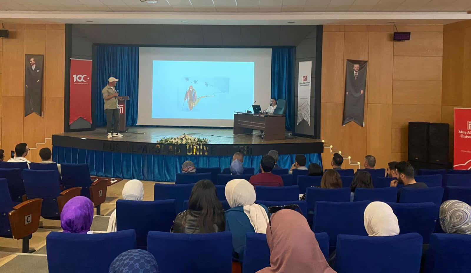 bir-sehir-bin-yasam-soylesisi-buyuk-ilgi-gordu-7572