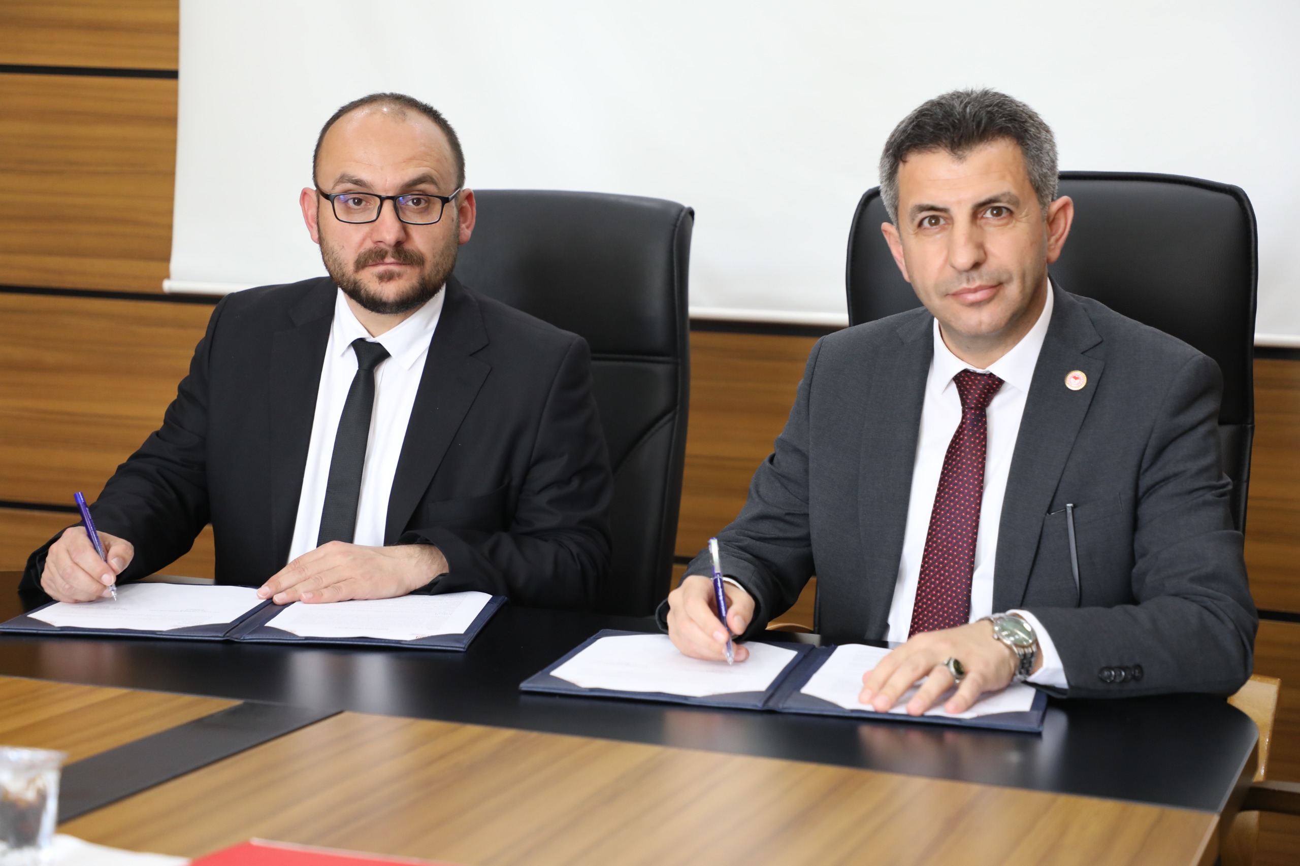 mus-alparslan-universitesi-ile-il-tarim-mudurlugu-arasinda-hayvancilikta-stratejik-is-birligi-protokolu-7619