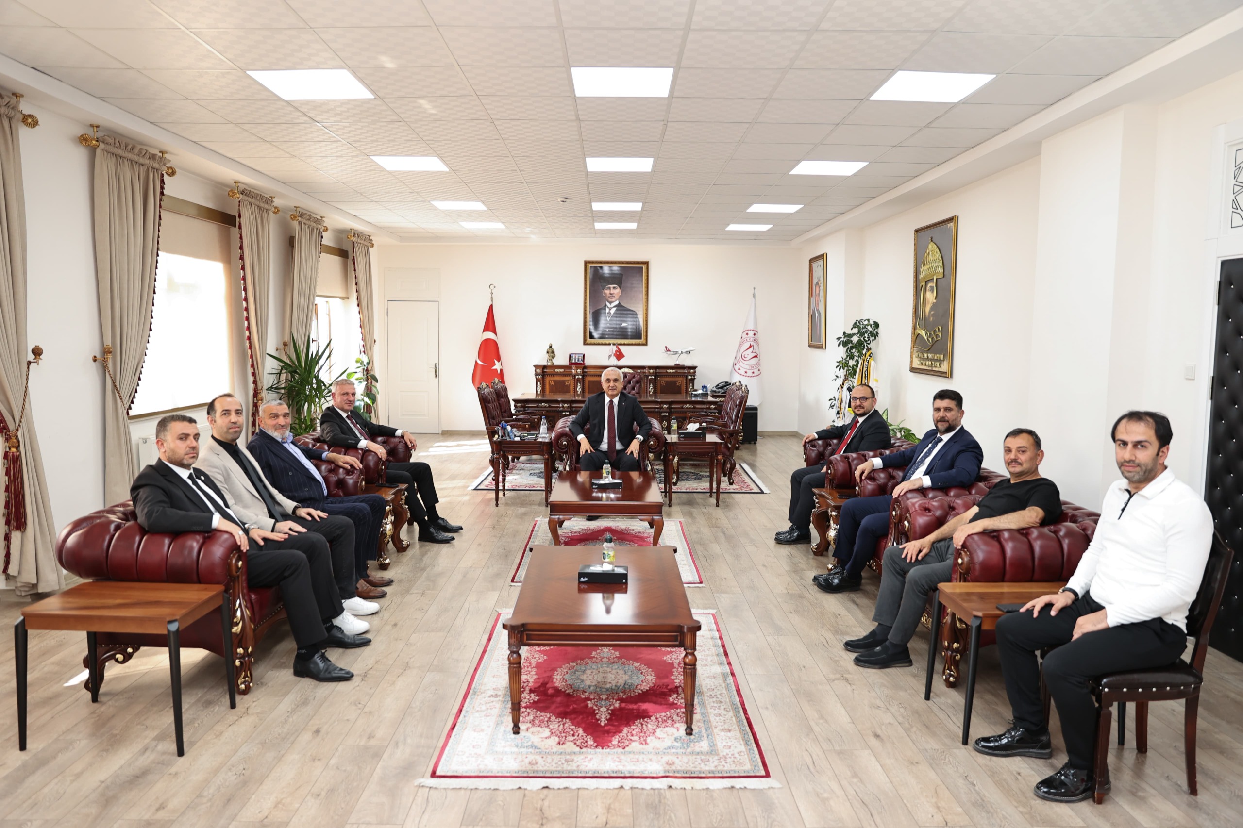 cumhurbaskani-basdanismani-oktay-saral-ve-rektorumuz-prof-dr-mustafa-alicandan-vali-avni-cakira-ziyaret-7684