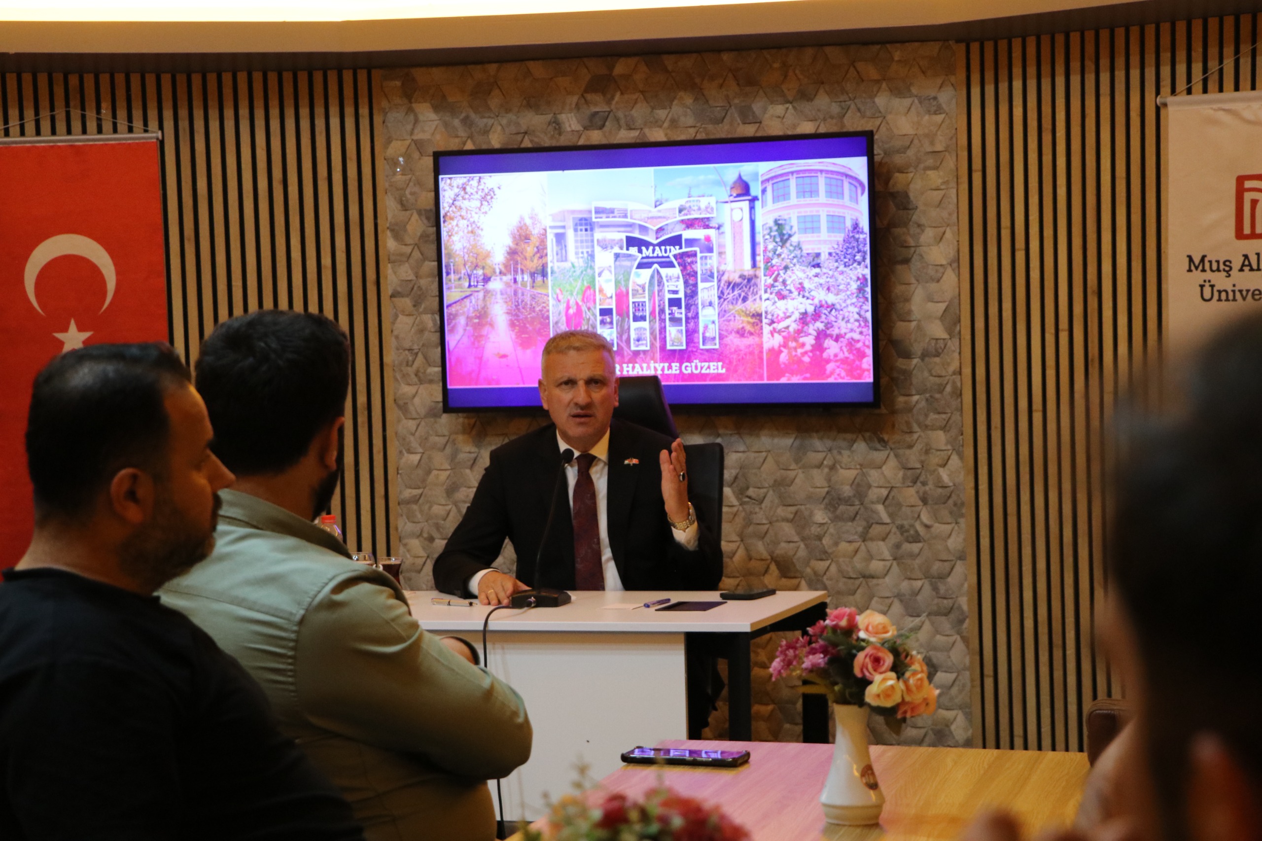 cumhurbaskani-basdanismani-universitemizde-stk-temsilcileriyle-bulustu-7686