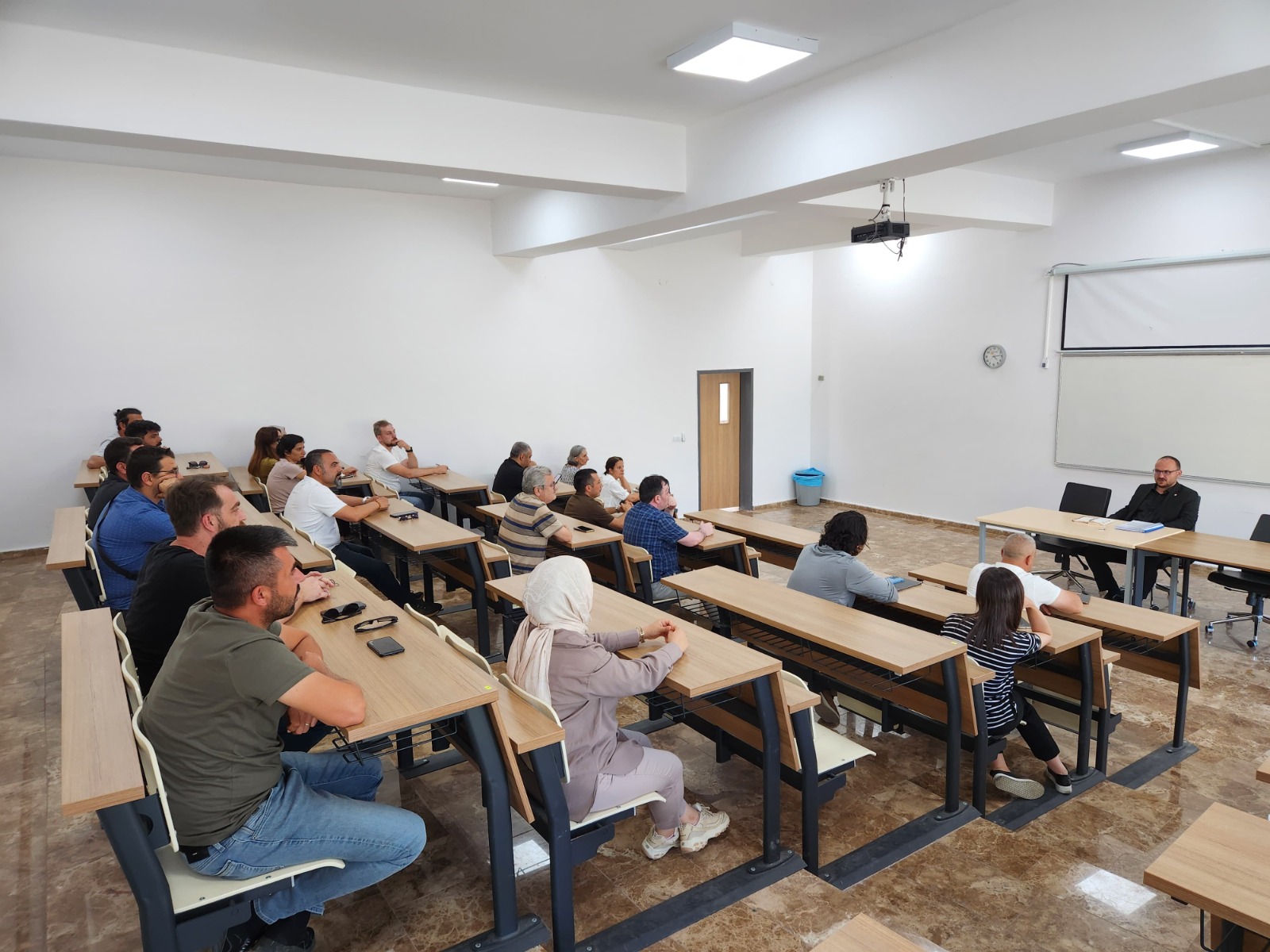 rektorumuz-prof-dr-mustafa-alican-uygulamali-bilimler-fakultesi-akademisyenleriyle-bir-araya-geldi-7788