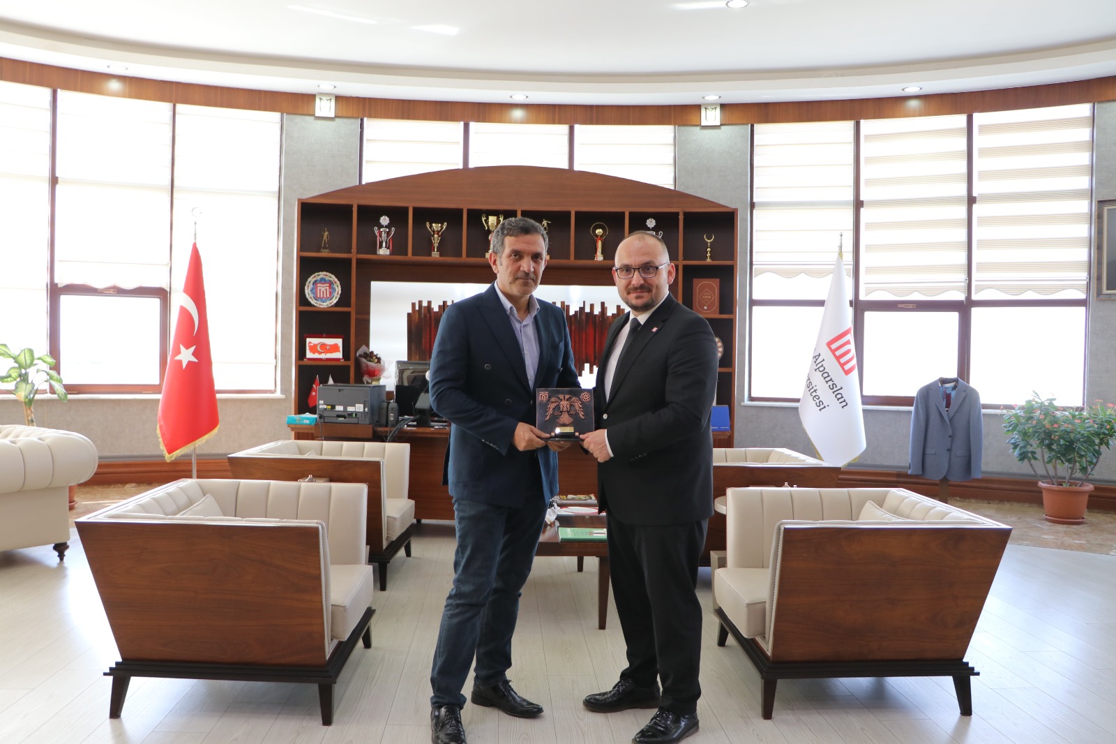 dr-orhan-karadagdan-rektorumuze-veda-ziyareti-7809