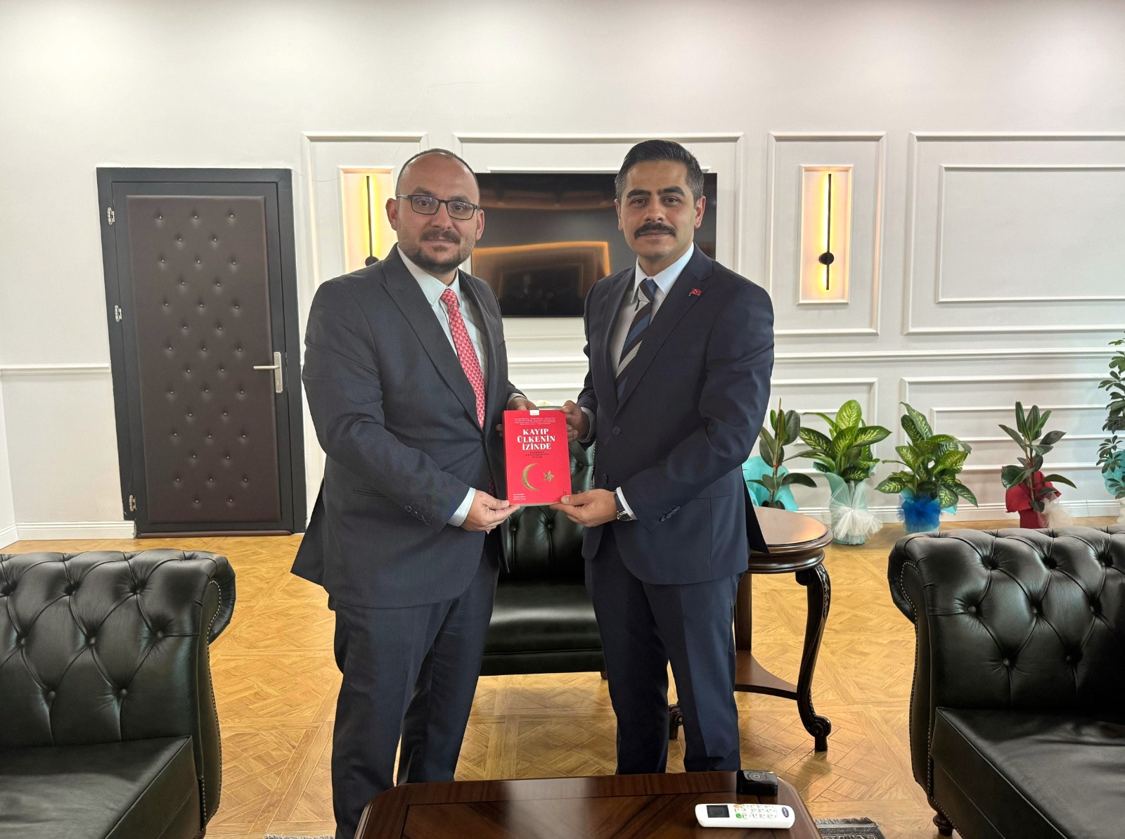 rektorumuzden-varto-kaymakami-abdulkadir-isika-hayirli-olsun-ziyareti-7818