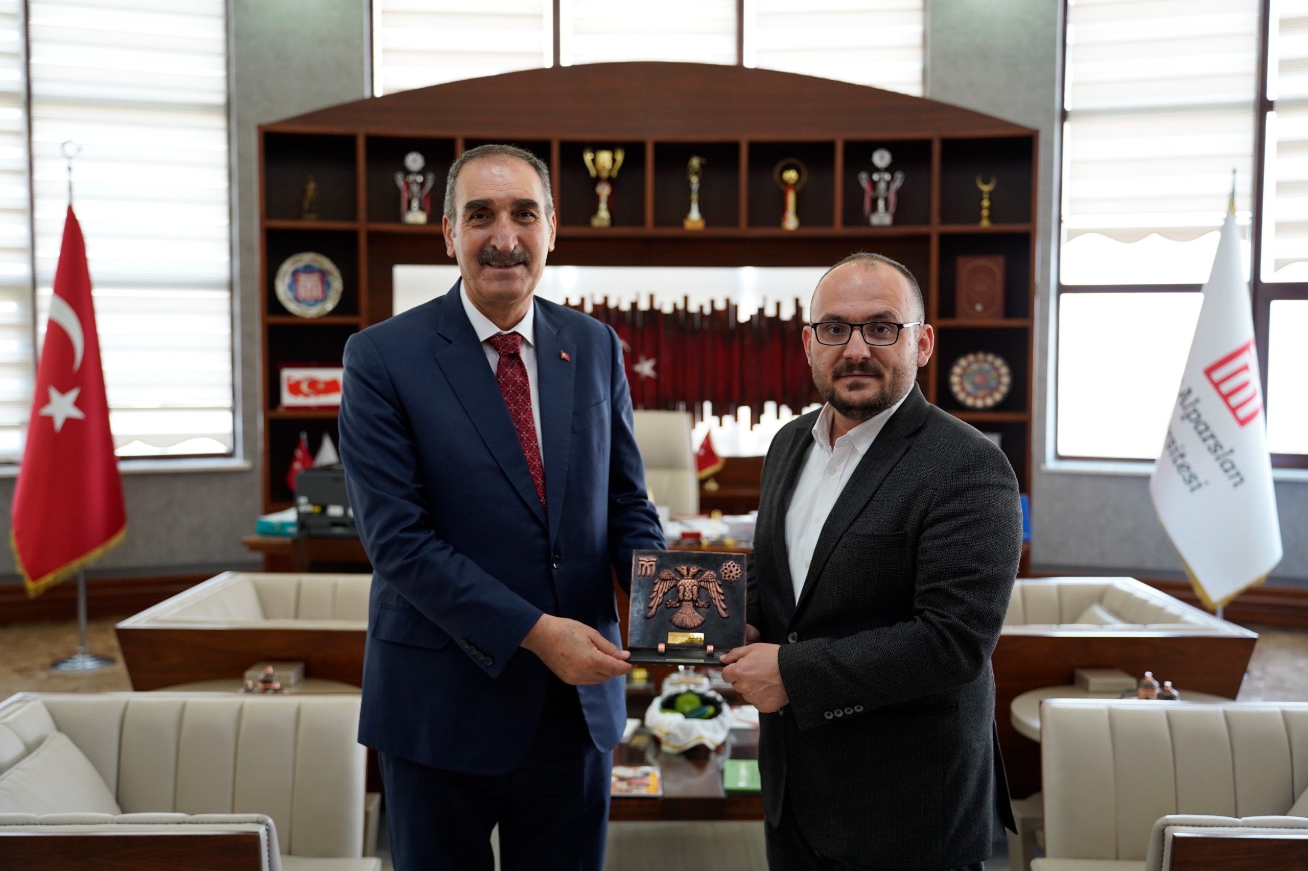 eski-il-milli-egitim-muduru-enver-kivanctan-rektorumuze-veda-ziyareti-7820