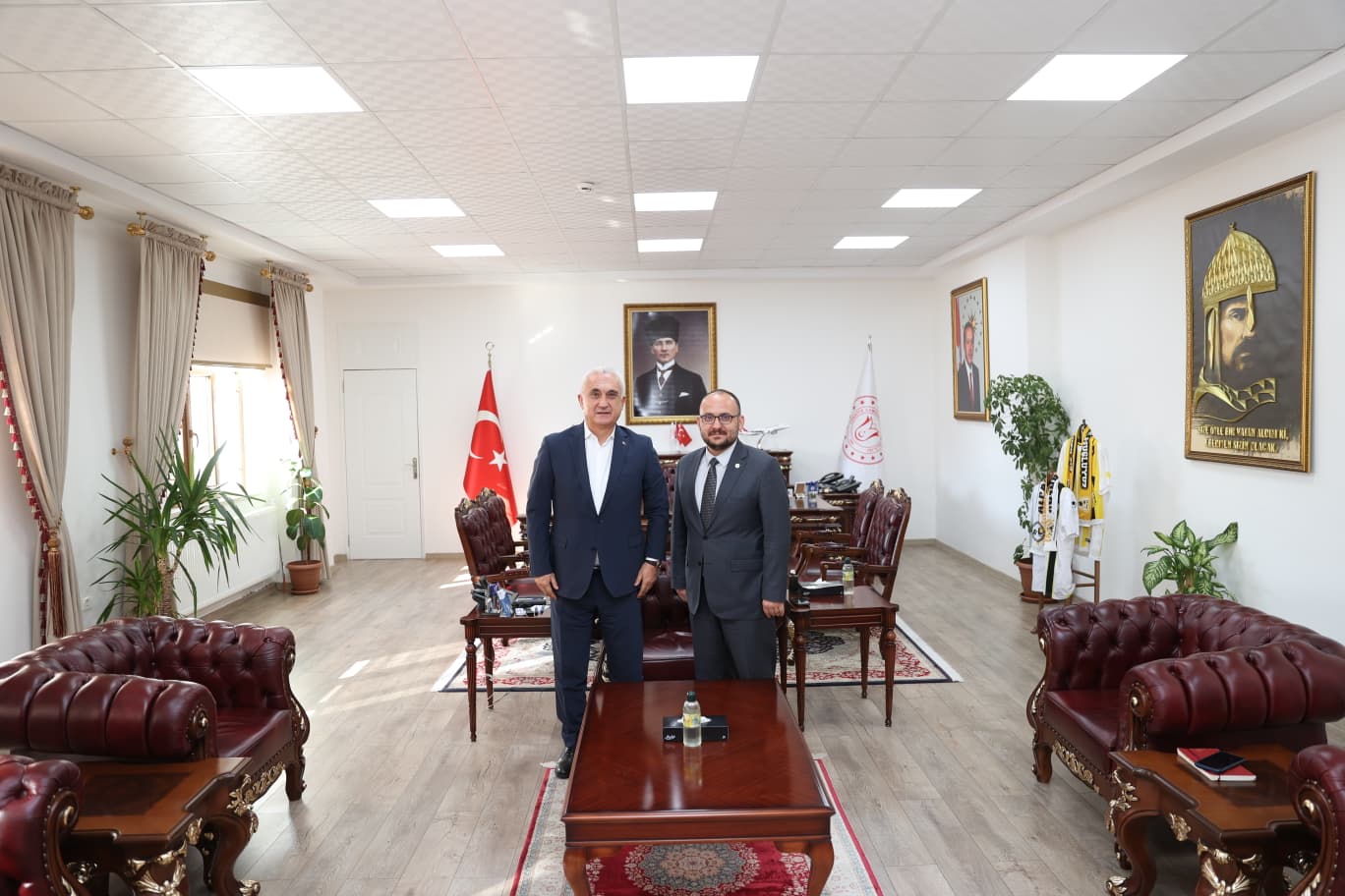 rektorumuzden-mus-valisi-avni-cakira-ziyaret-7873