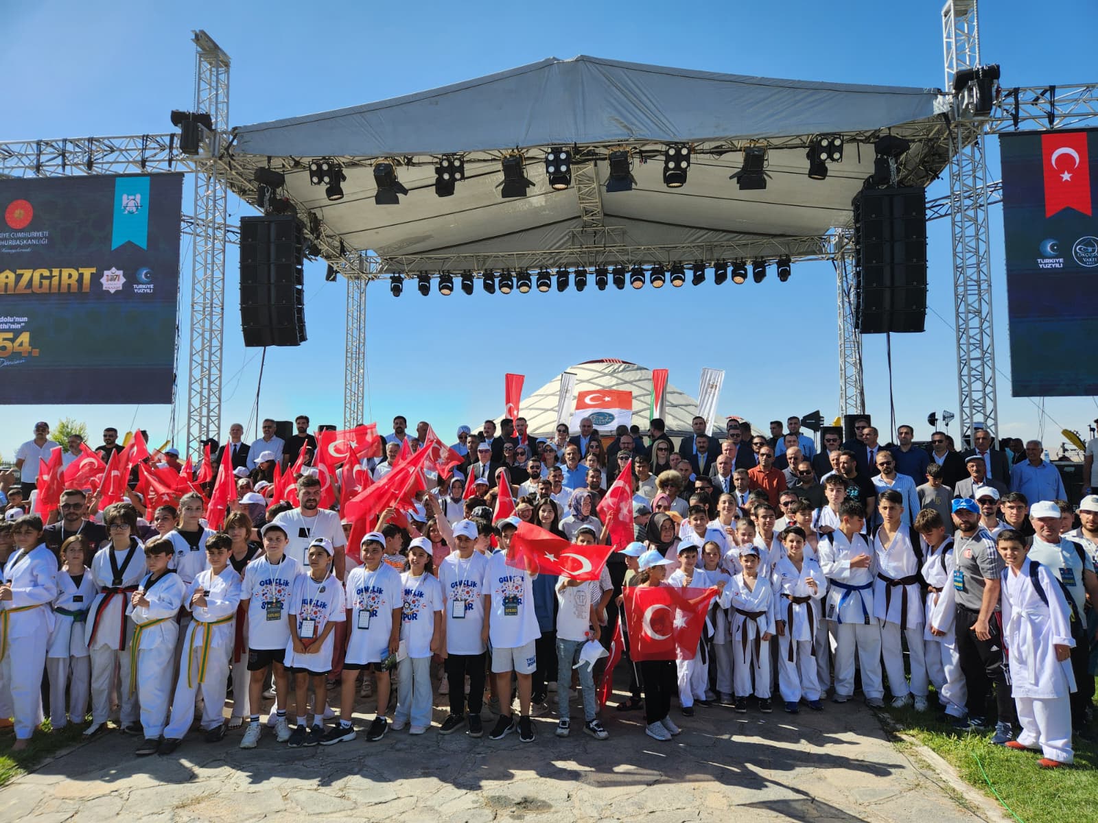 malazgirt-zaferinin-954-yili-etkinlikleri-yogun-katilimla-basladi-7877