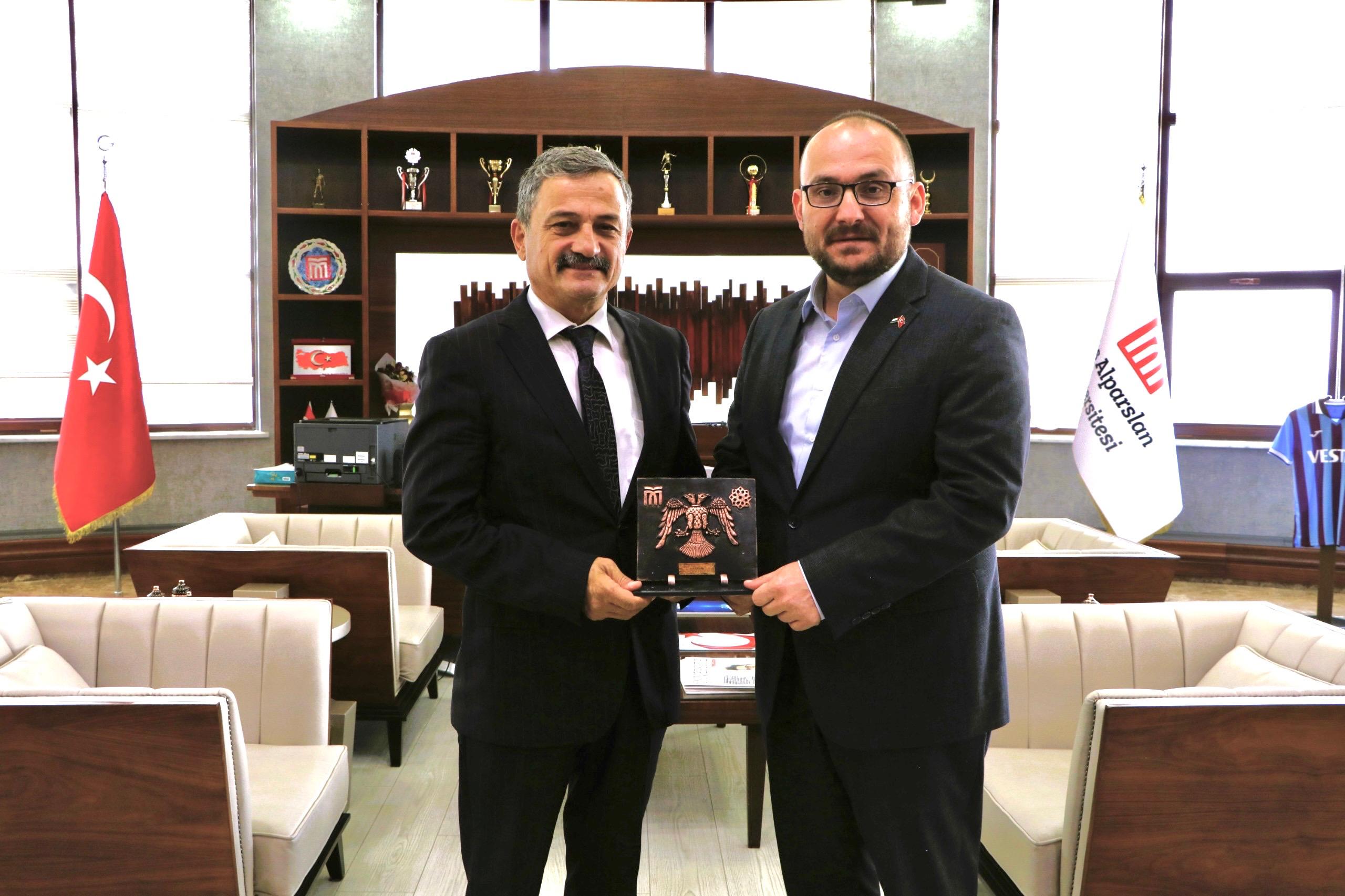 mus-il-saglik-muduru-dr-erol-emre-omurden-rektorumuze-ziyaret-7909