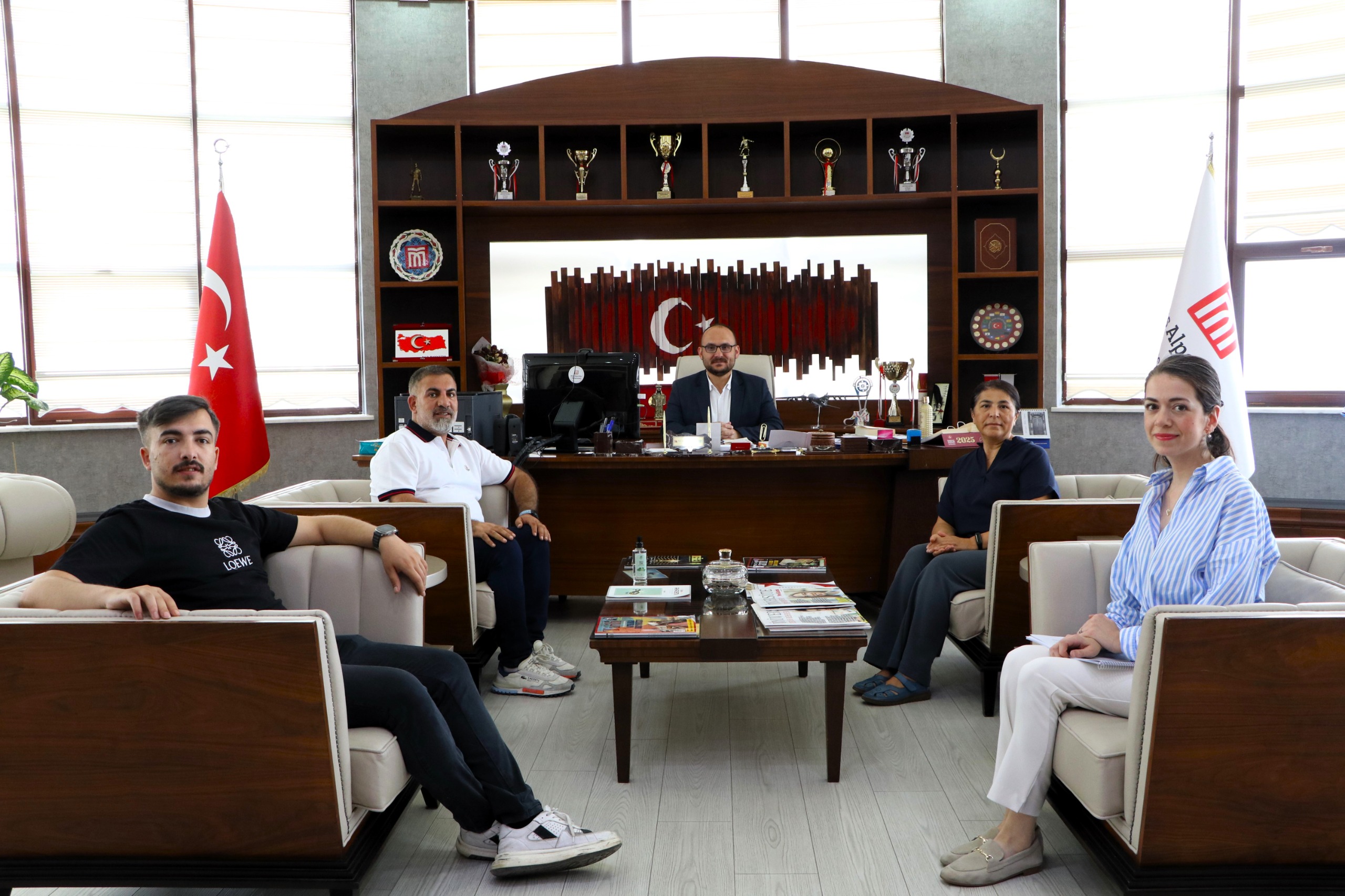 onkoloji-dernegi-baskanindan-rektorumuze-ziyaret-7912