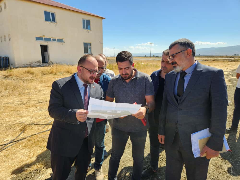 rektorumuz-prof-dr-mustafa-alican-ciftlikteki-insaat-calismalarini-inceledi-7982