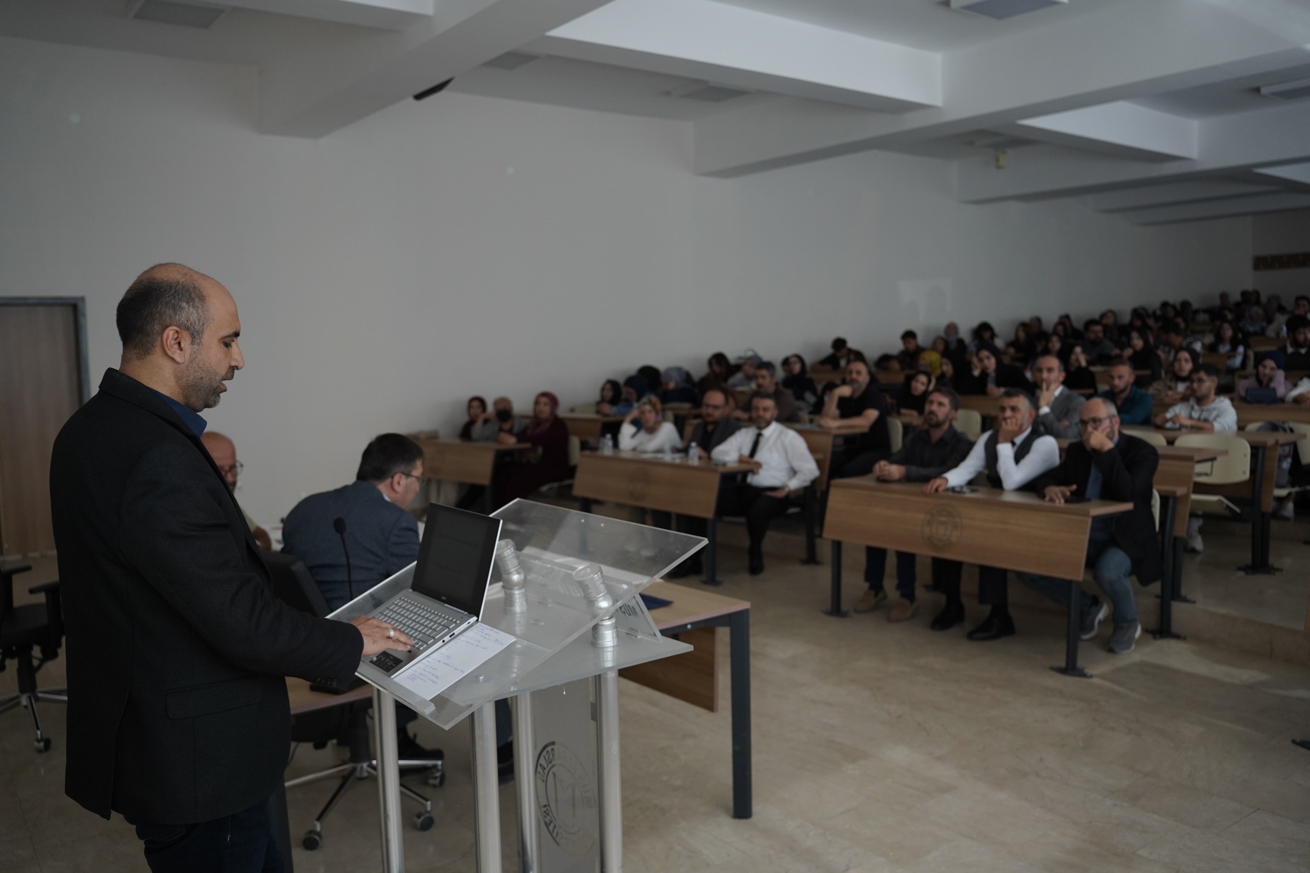 gazzeyi-anlamak-panelinde-filistin-gercegi-cok-boyutlu-sekilde-ele-alindi-8059