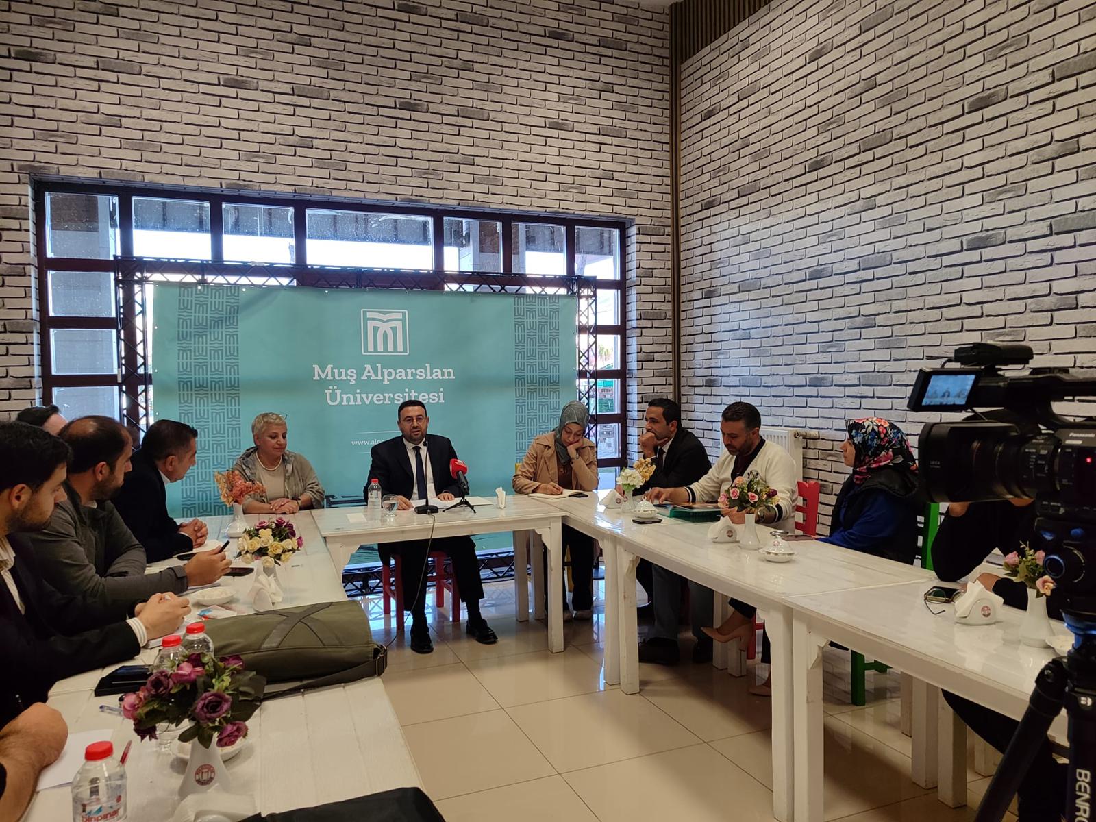 cay-bahane-sohbetlerinde-doc-dr-murat-alanoglu-iran-deneyimlerini-paylasti-8057