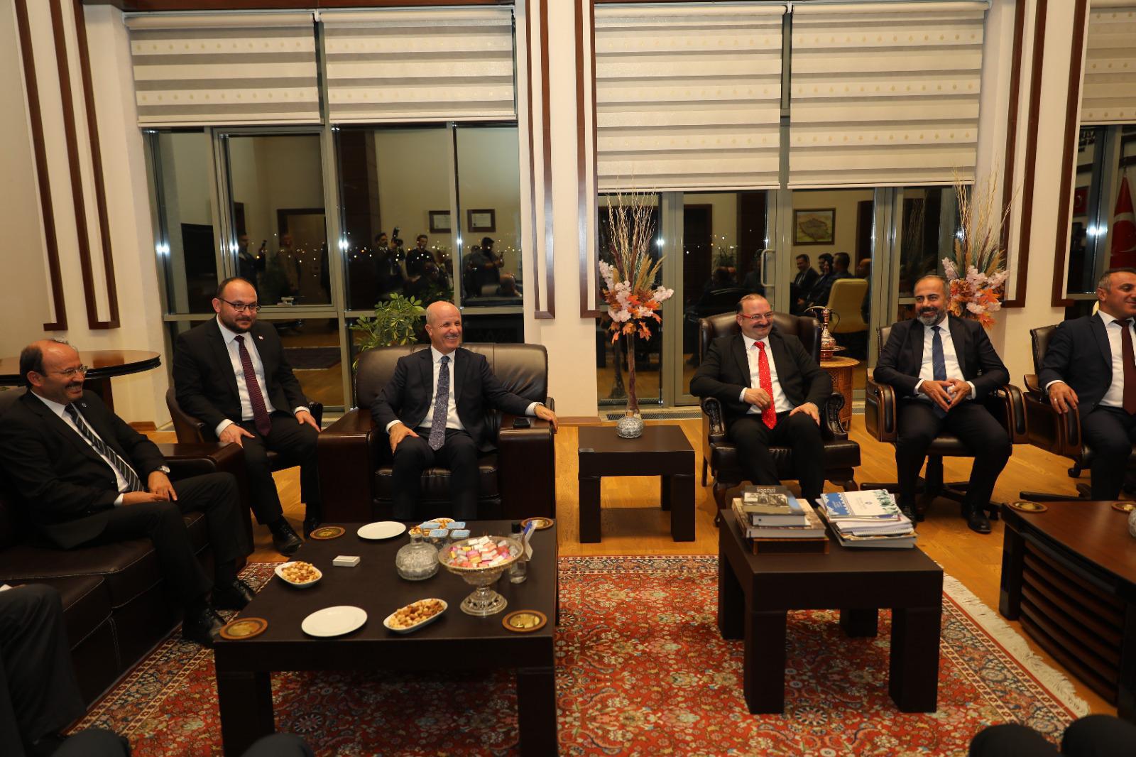 rektorumuzden-erzurum-teknik-universitesine-ziyaret-8085