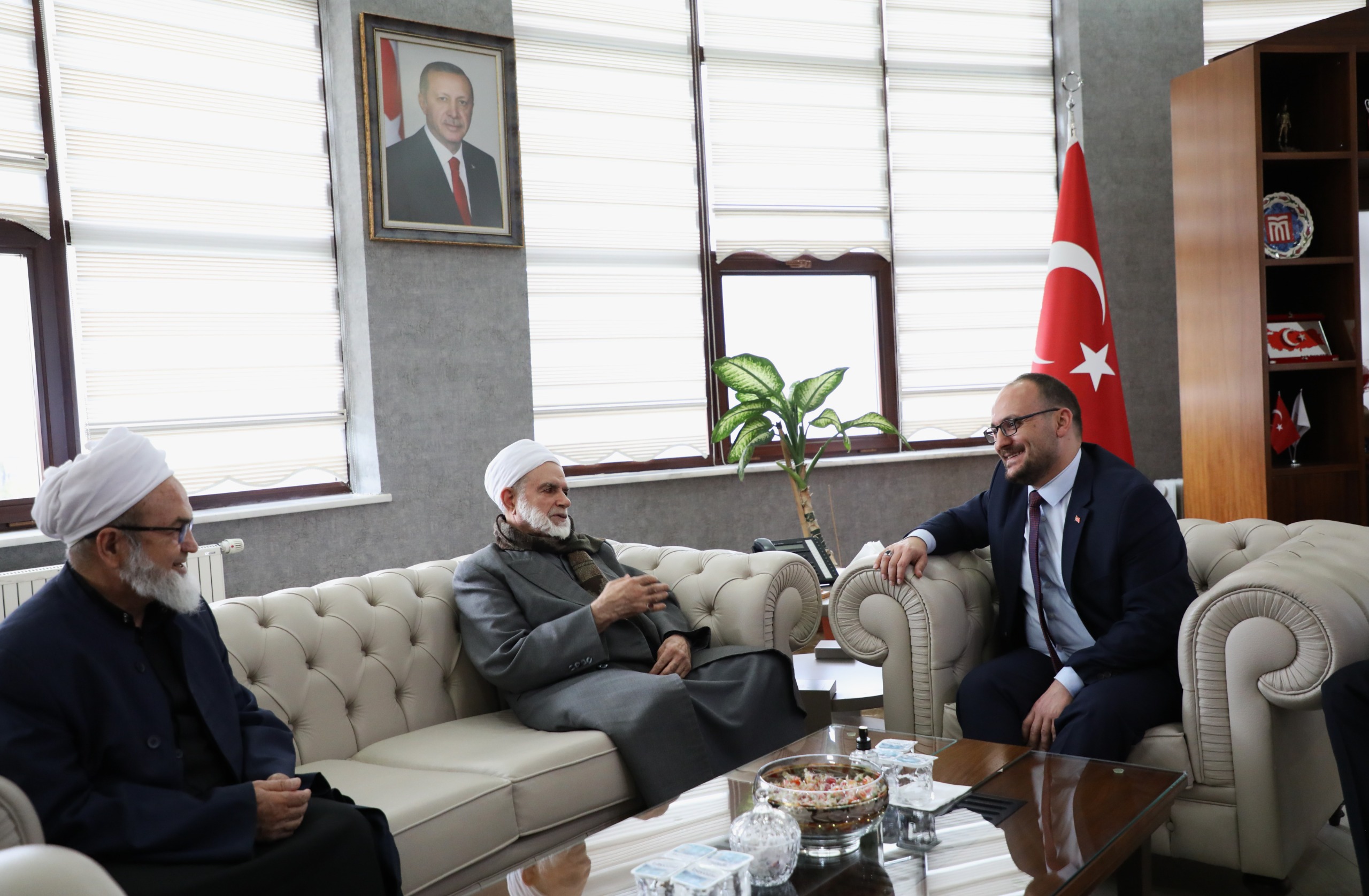 dogu-ve-guneydogunun-onde-gelen-alimlerinden-muhammed-salih-ekinci-rektorumuzu-ziyaret-etti-8120