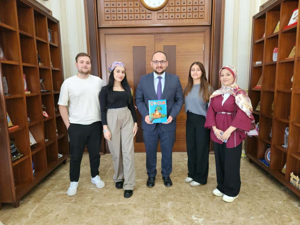 cocuk-akademisi-toplulugundan-rektorumuze-dergi-takdimi-8147