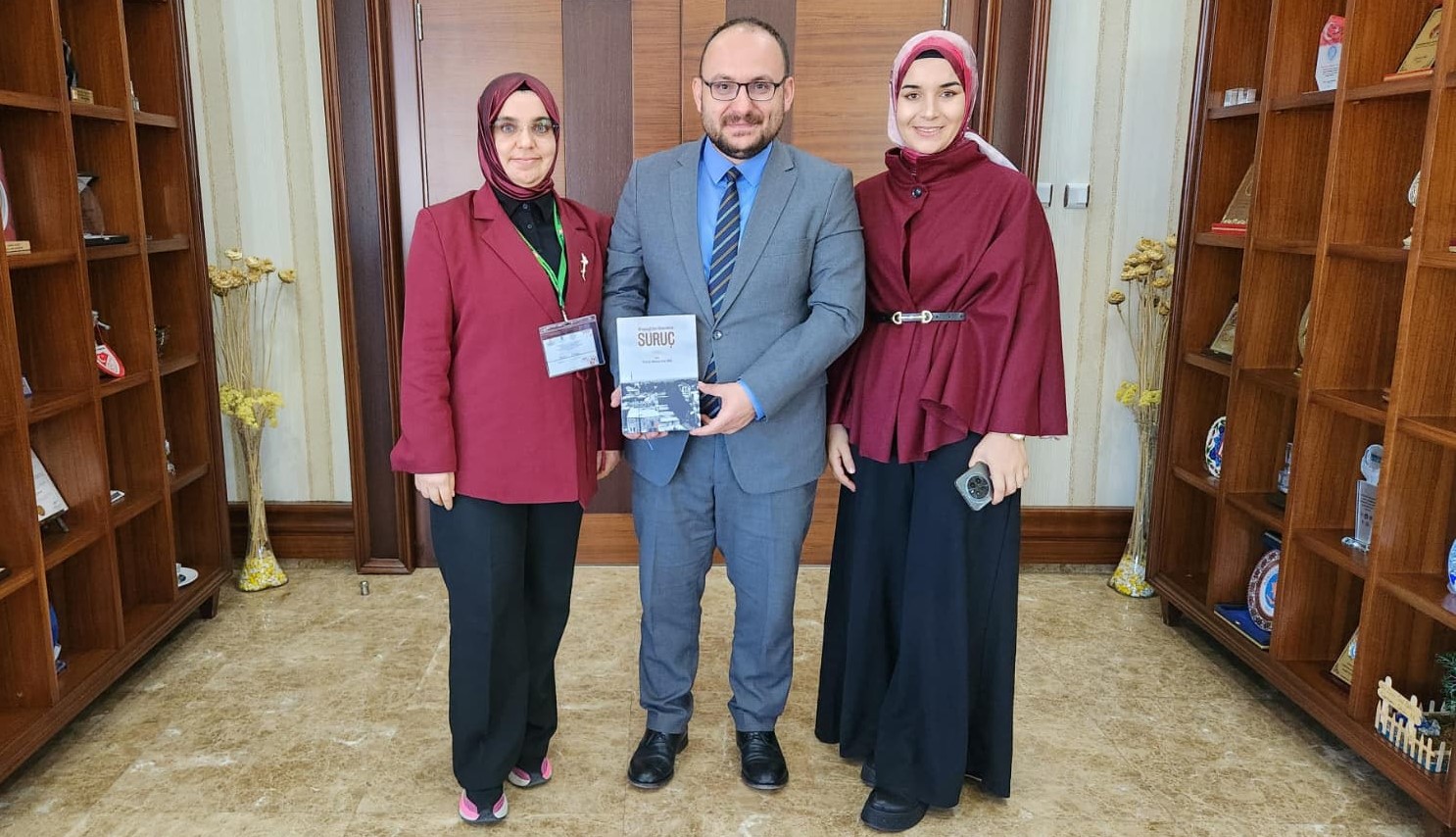 universitemiz-mezunlarindan-rektorumuze-ziyaret-8164