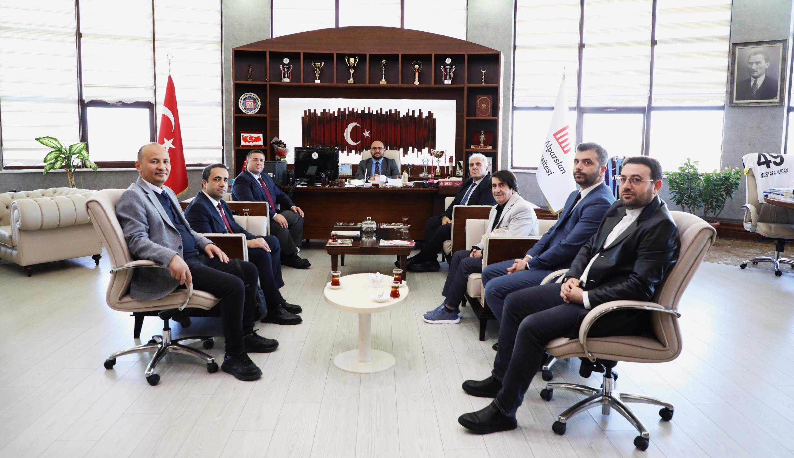 yunus-emre-enstitusu-baskan-yardimcisindan-rektorumuze-ziyaret-8170