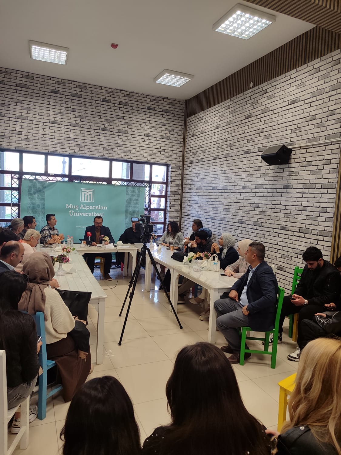 cay-bahane-sohbetlerinin-99uncusunda-yapay-zeka-ve-etik-sinirlar-konusuldun-8238