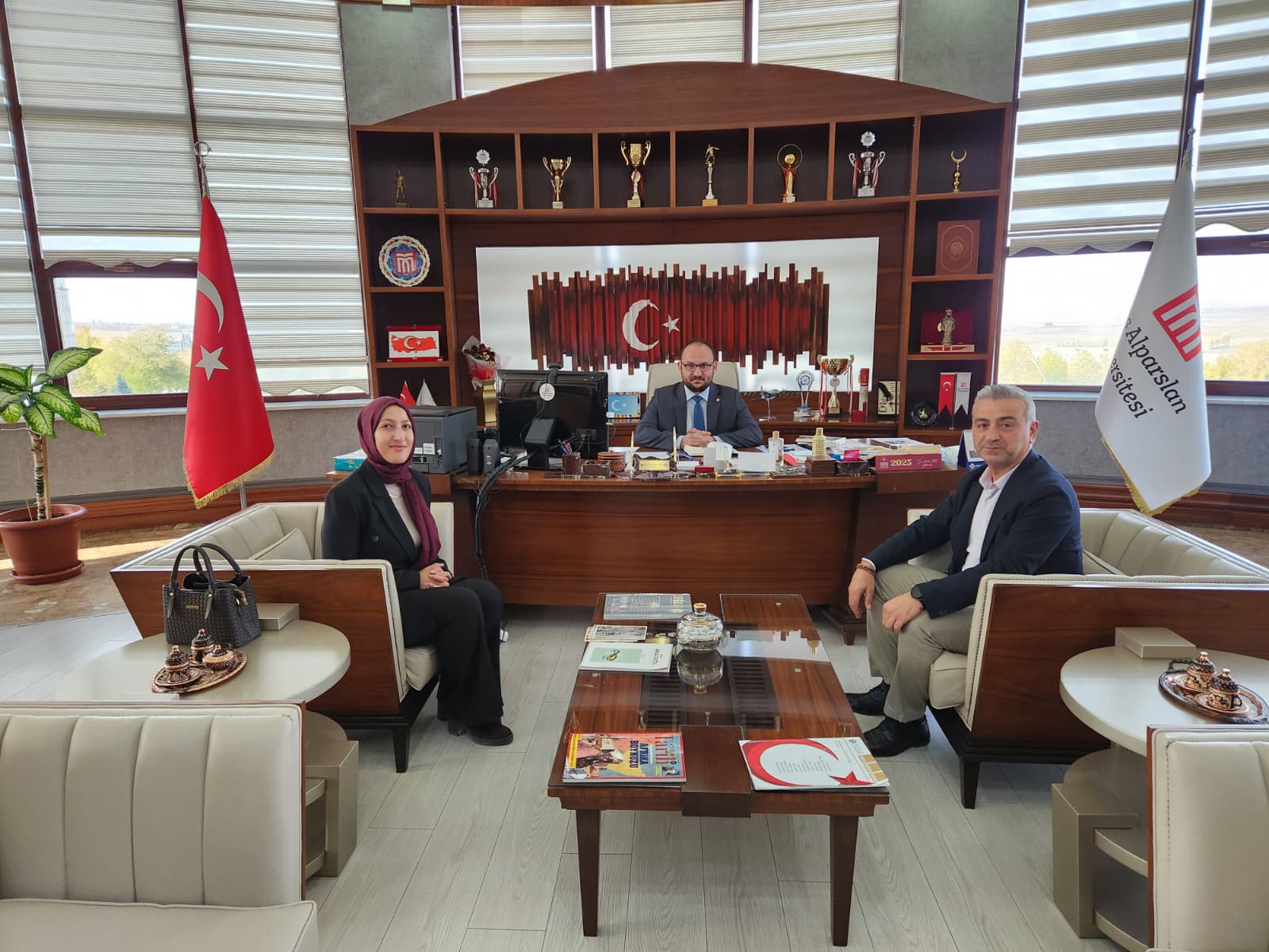kizilay-heyetinden-rektorumuz-prof-dr-mustafa-alicana-ziyaret-8250