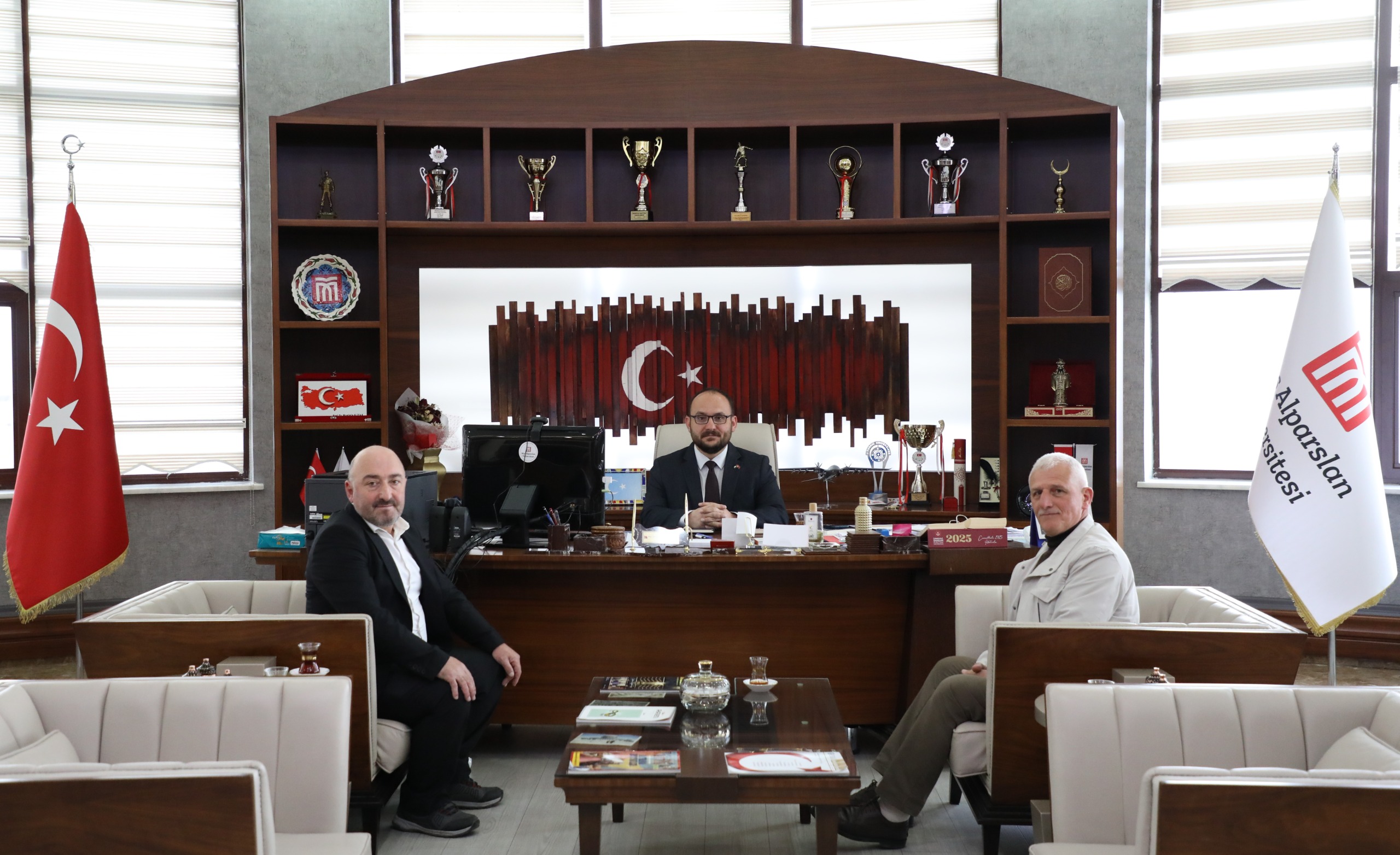 rektorumuz-gazeteci-ve-gezgin-ali-suicmezi-makaminda-kabul-etti-8258