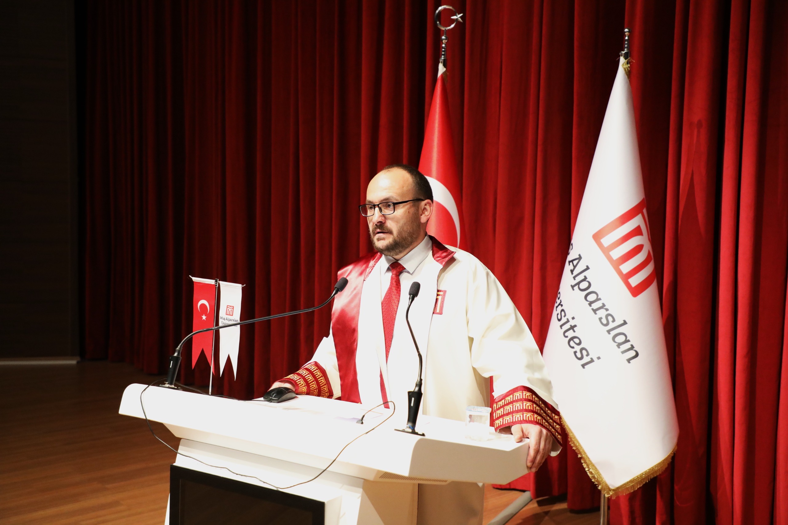 mus-alparslan-universitesinde-akademisyenlere-berat-takdimi-gerceklestirildi-8307