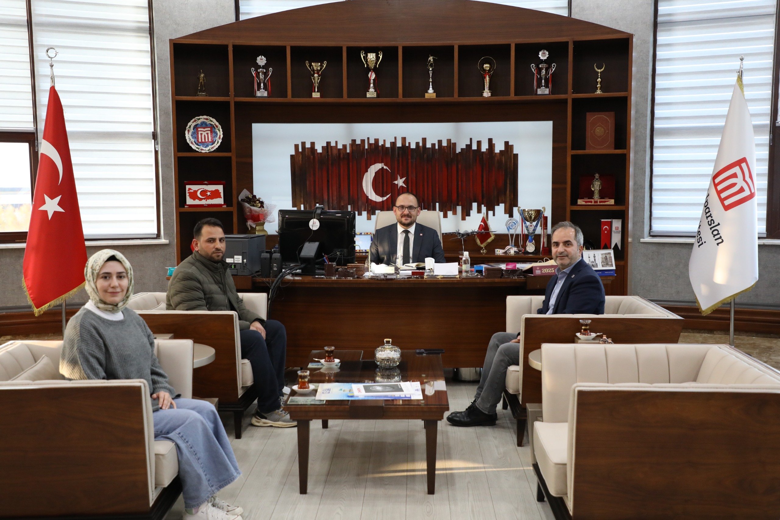 ataturk-universitesi-iletisim-fakultesi-dekanindan-universitemize-ziyaret-8324