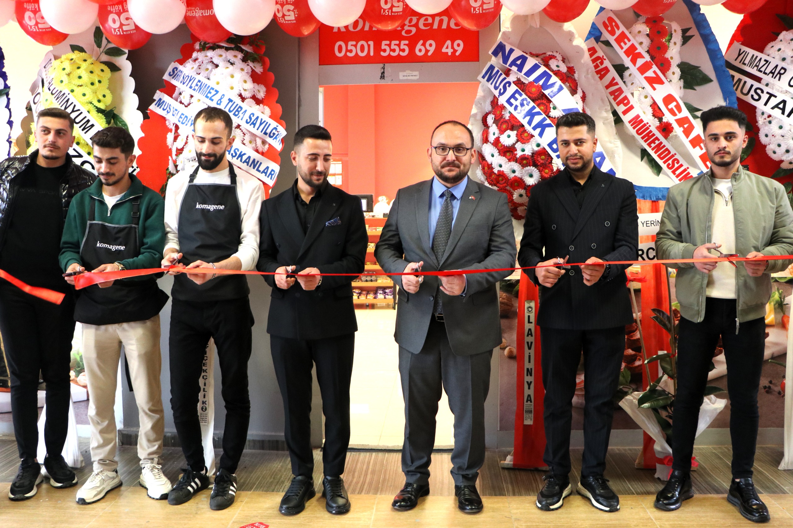 rektorumuz-universite-carsisindaki-yeni-isletmenin-acilisina-katildi-8358