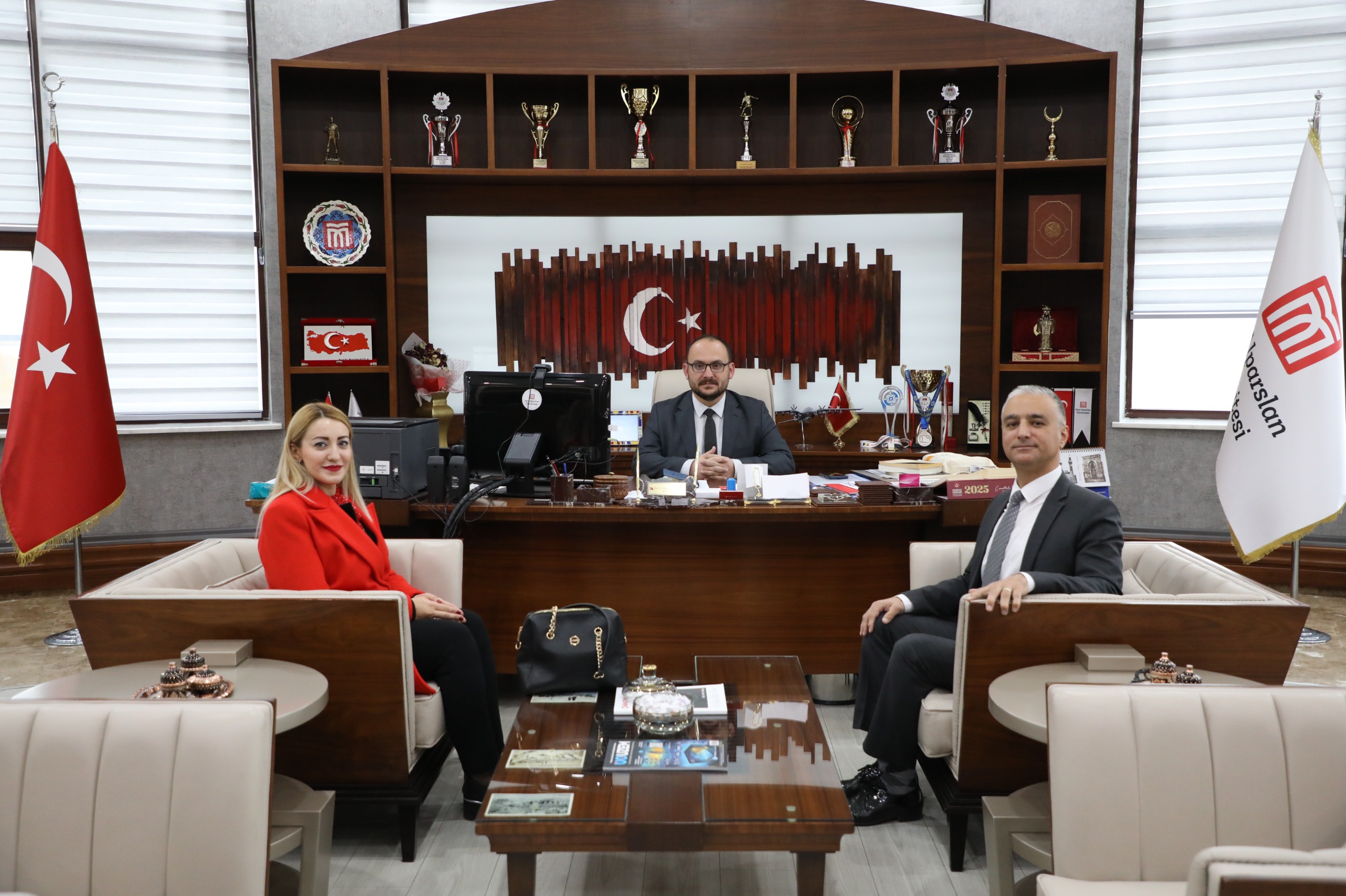 rektorumuz-halk-bankasi-mus-sube-temsilcilerini-makaminda-kabul-etti-8380