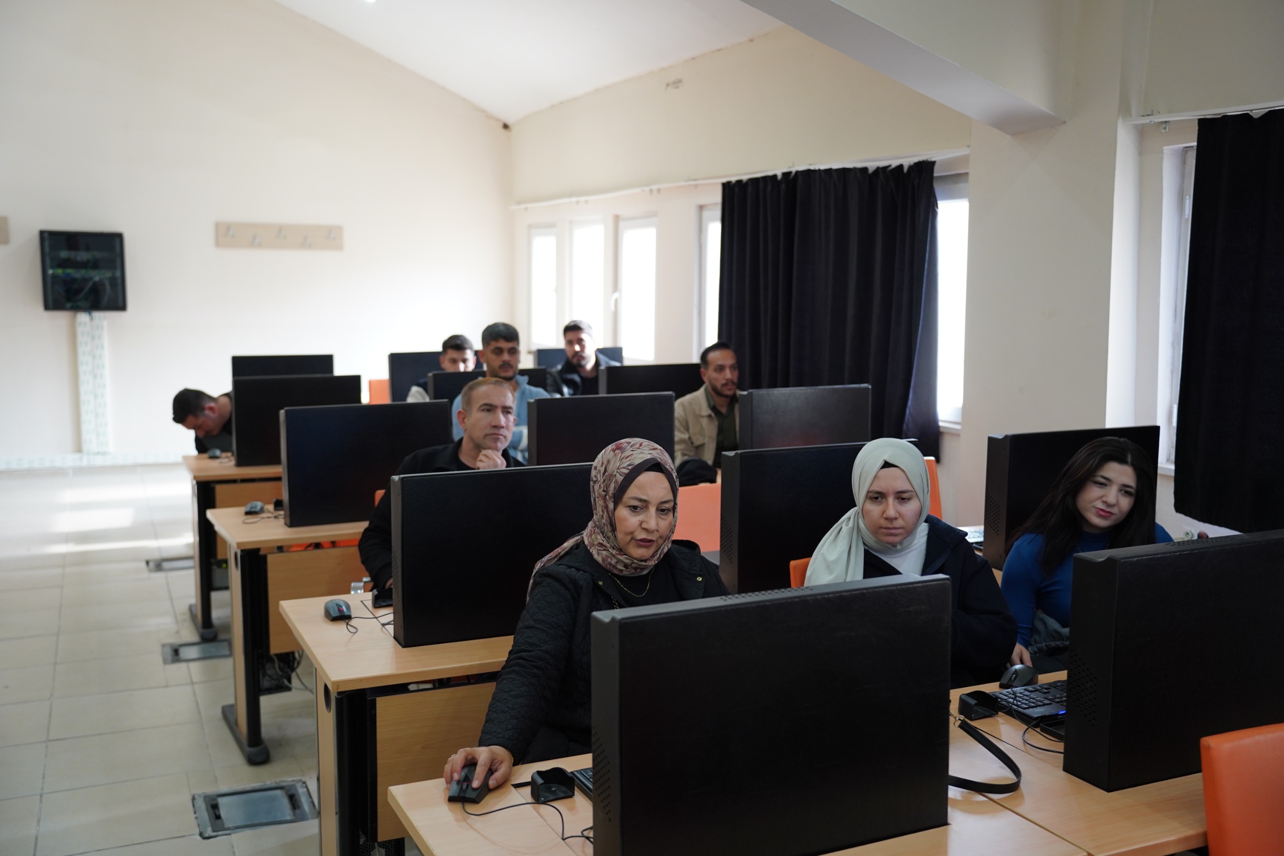 universitemizde-idari-personele-yonelik-hizmet-ici-egitimler-basladi-8391