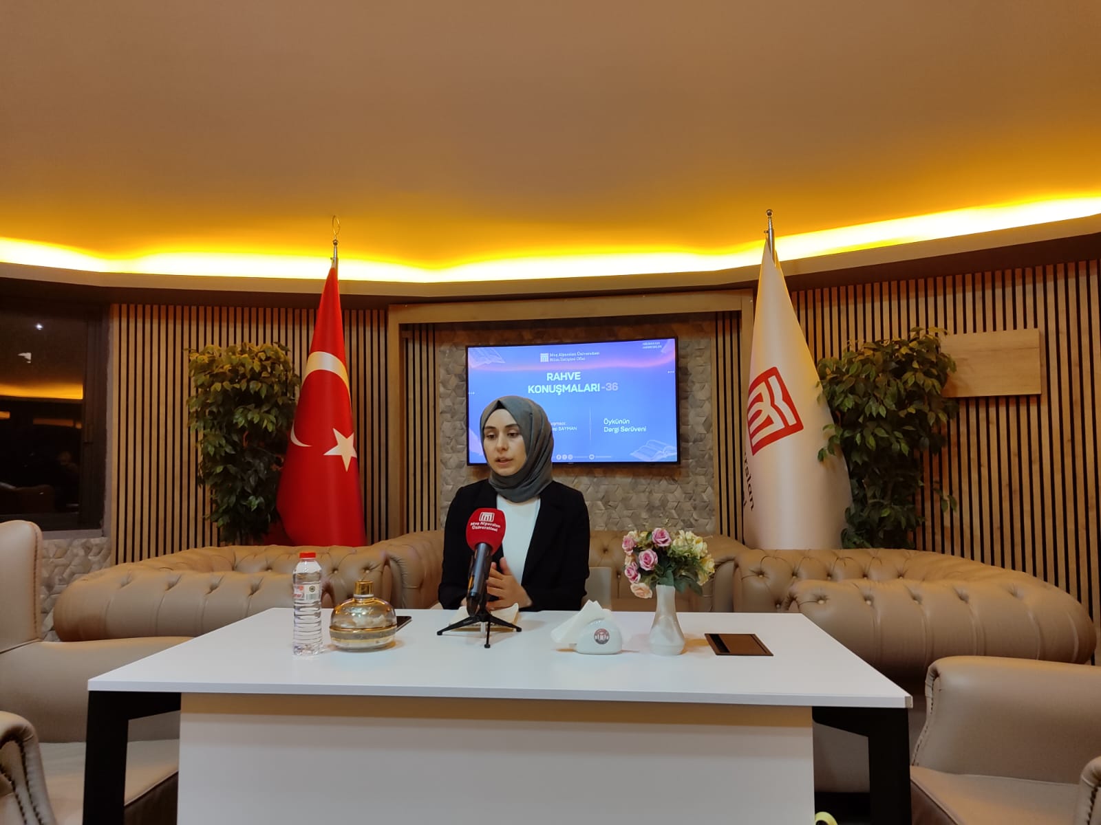 rahve-konusmalarinin-36ncisi-oykunun-dergi-seruveni-basligiyla-gerceklesti-8398