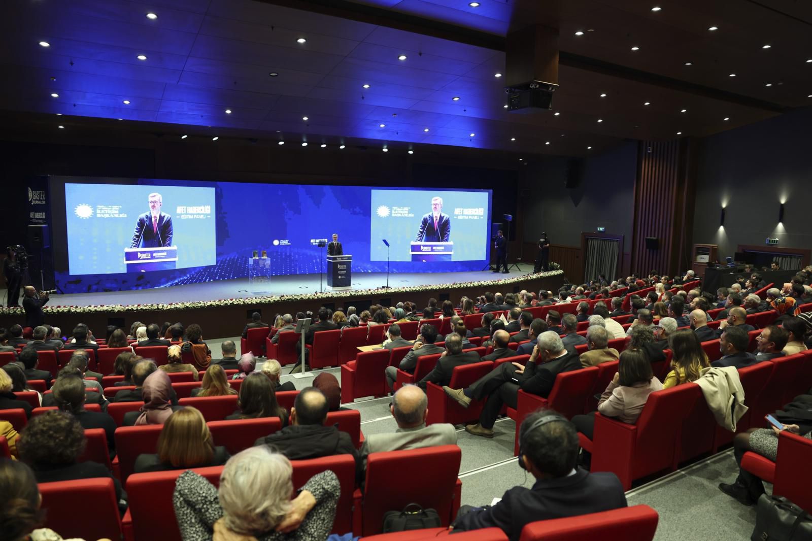 cumhurbaskanligi-iletisim-baskanligi-afet-haberciligi-egitim-paneli-duzenledi-8406