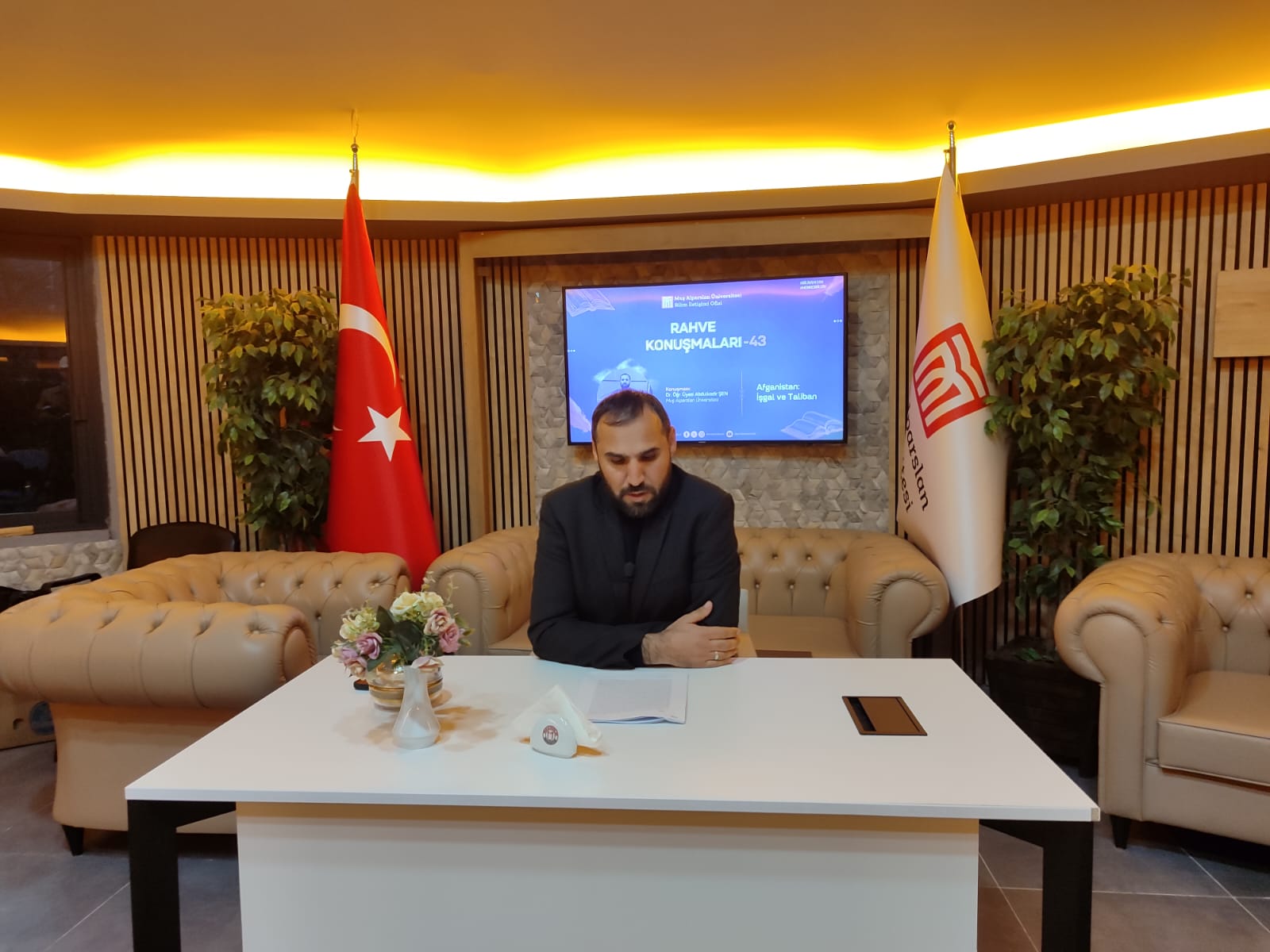 rahve-konusmalari-43-afganistan-isgal-ve-taliban-baslikli-soylesi-gerceklestirildi-8449