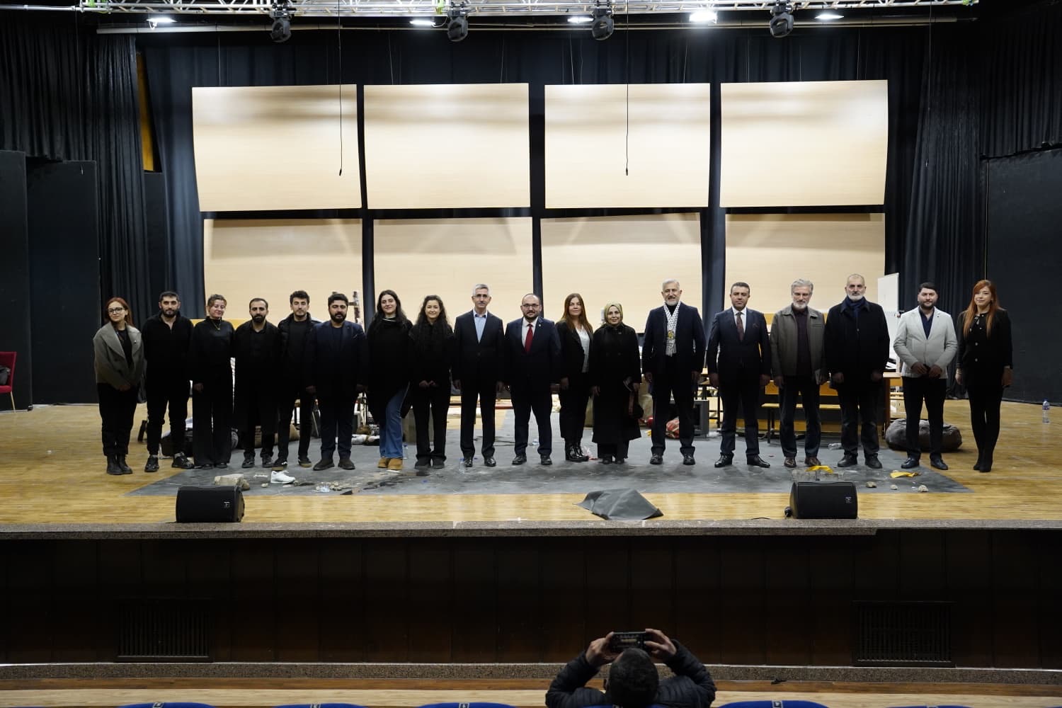 rektorumuz-prof-dr-mustafa-alicanin-kaleme-aldigi-meryem-tiyatro-oyunu-ankarada-sahnelendi-8456